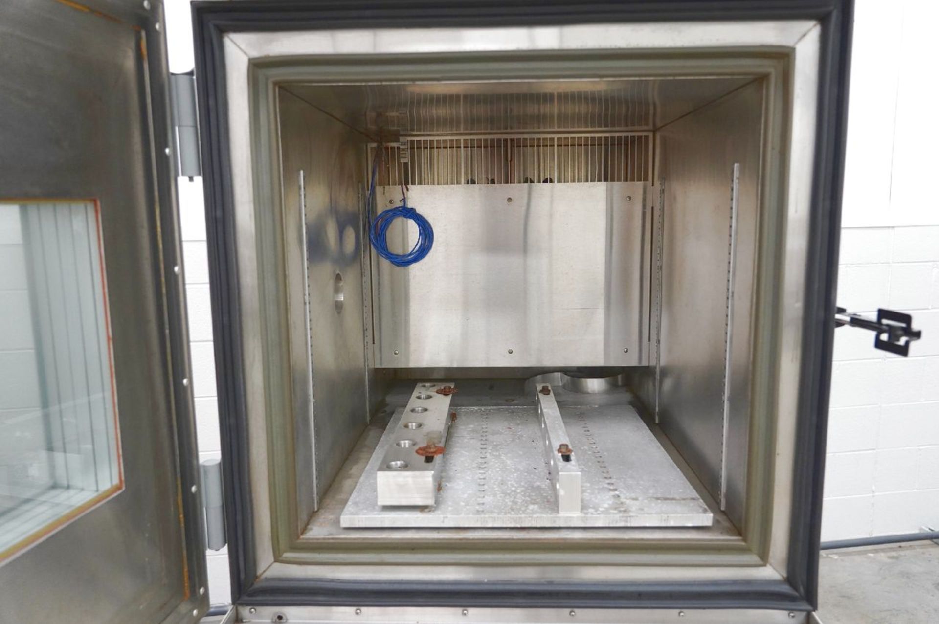 ESZ Z-8-1-1-H/AC Environmental Test Chamber, S/N Z0013290, 208 Volts , 60 Hz, 3 Ph, 23FL Amps, - Image 3 of 6