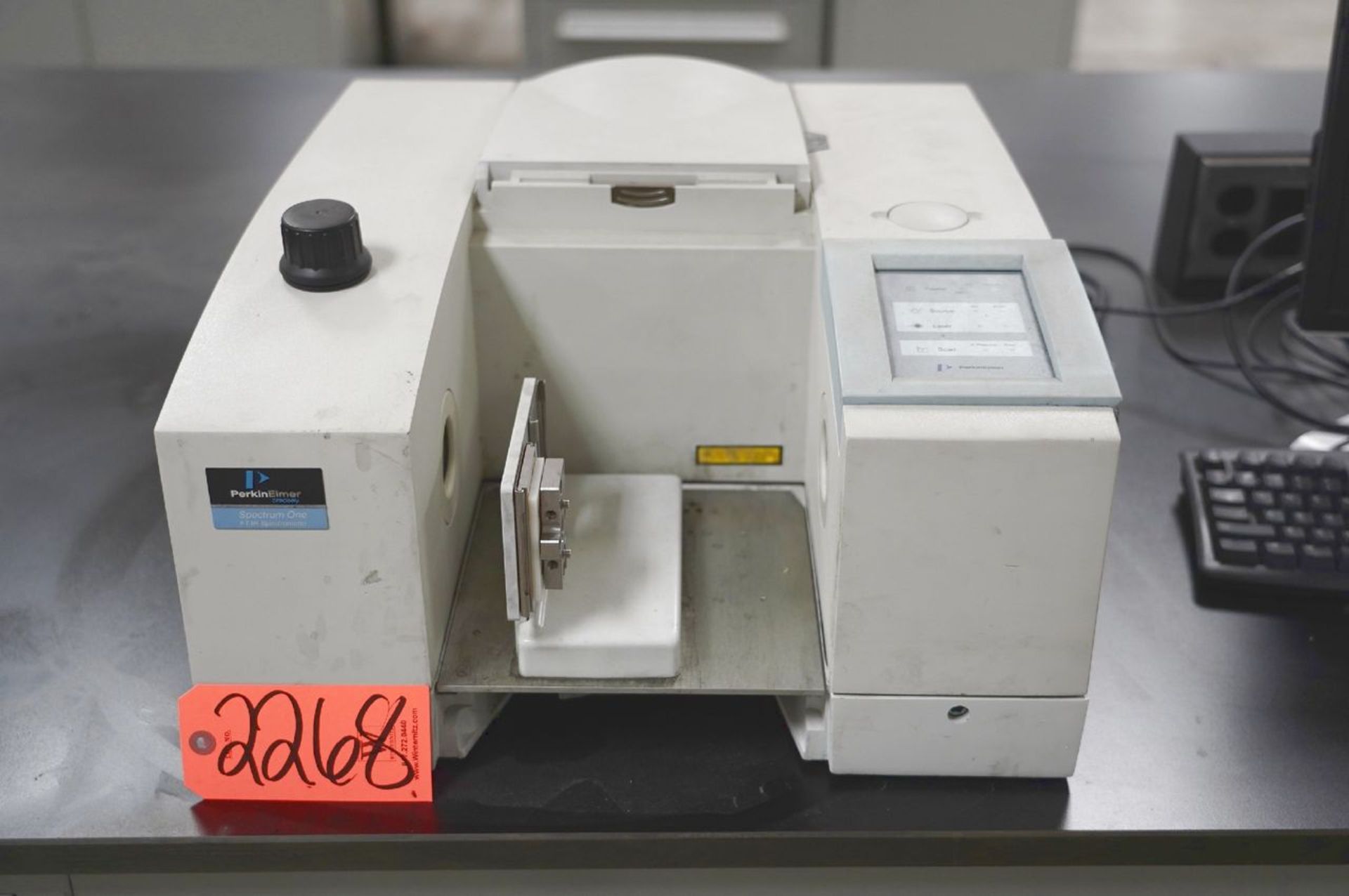 Perkin Elmer FT-IR Spectrum One Spectrometer, S/N 72583 (Materials Lab)