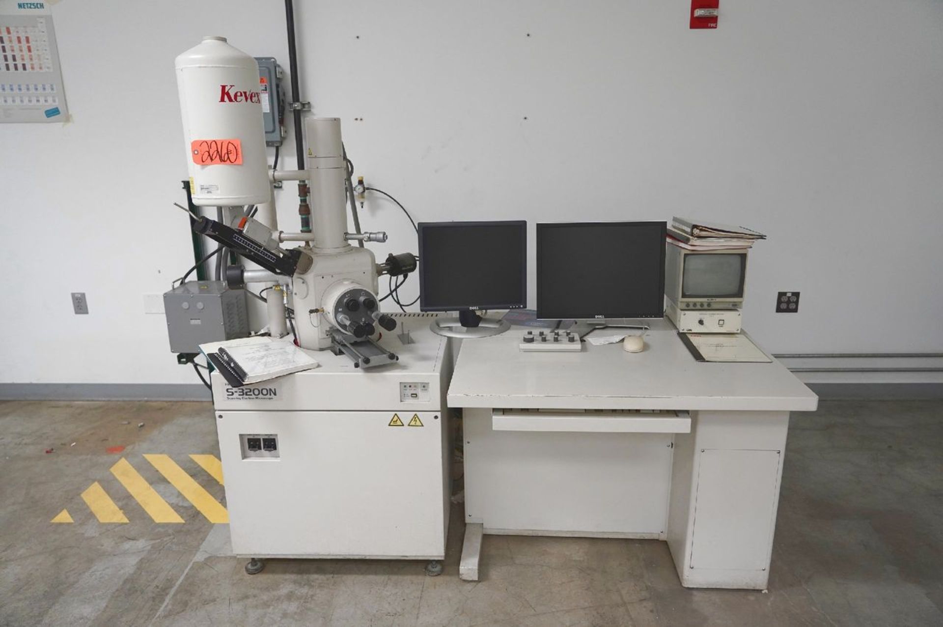 Hitachi S-3200N Scanning Electron Microscope, S/N 320-03-01 with GW Infrared Chamber Scope ( - Image 2 of 19