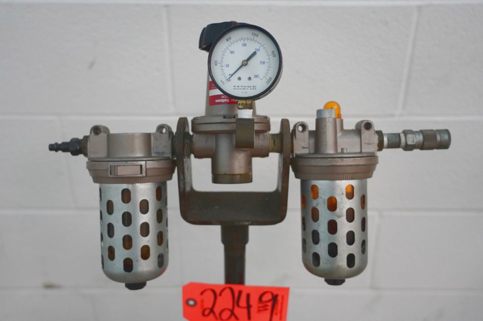 Portable Air Regulator/Water Separator on Rolling Stand (Materials Lab) - Image 2 of 4