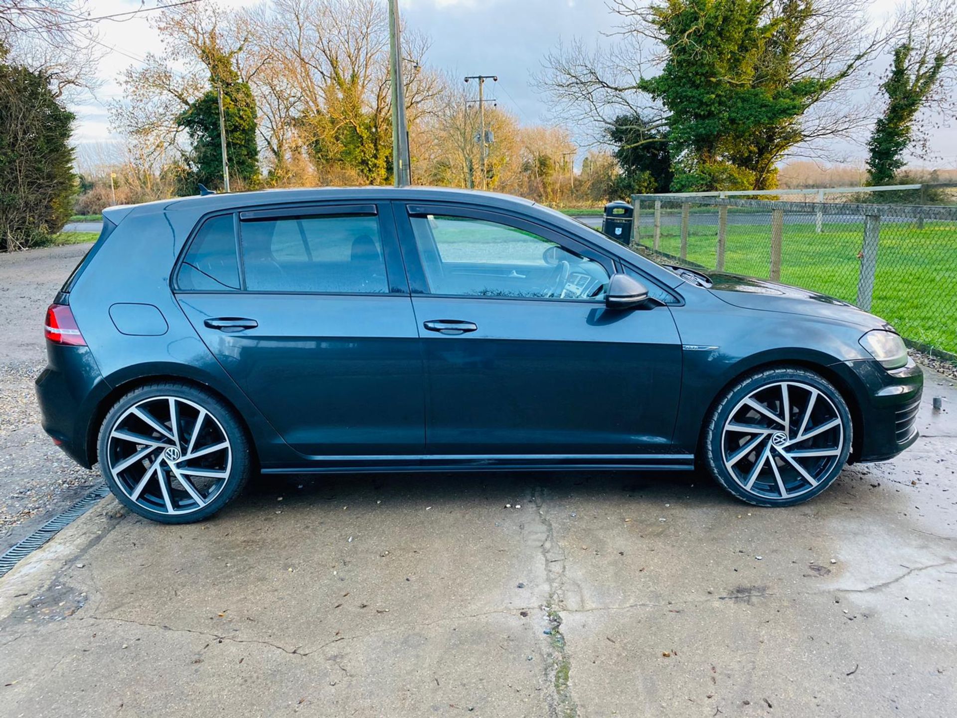 (RESERVE MET) Volkswagen (VW) Golf 2.0 TDI DTD 2015 Model - 180 BHP - TOP SPEC - Image 12 of 46