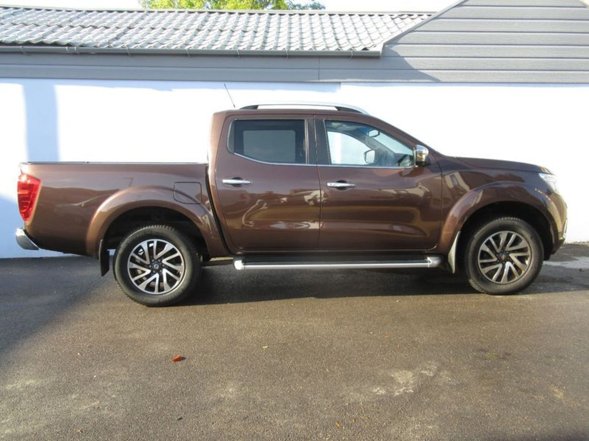 (RESERVE MET) Nissan Navara 2.3 DCI Tekna Edition Double Cab 4WD - Auto - 2017 Model - High Spec - Image 3 of 7