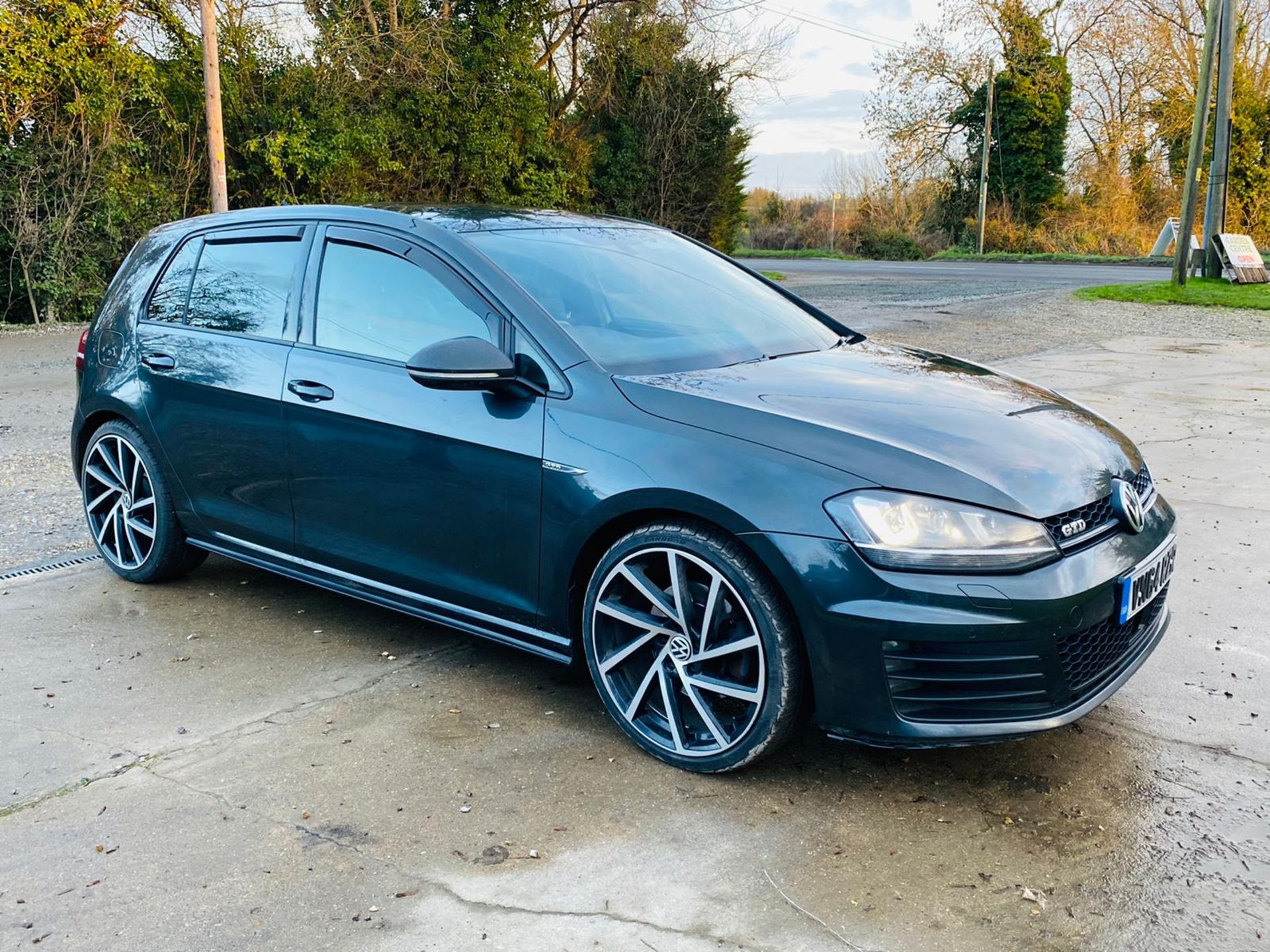 (RESERVE MET) Volkswagen (VW) Golf 2.0 TDI DTD 2015 Model - 180 BHP - TOP SPEC