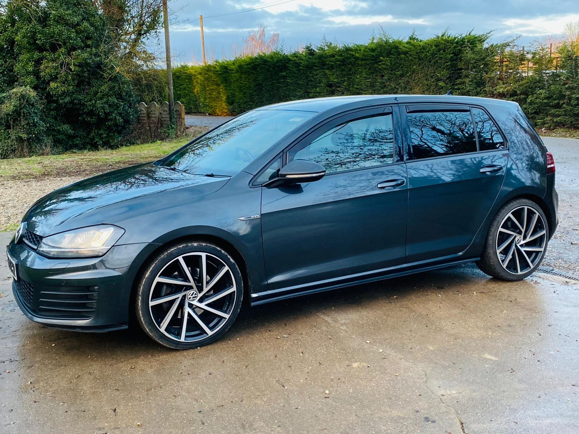 (RESERVE MET) Volkswagen (VW) Golf 2.0 TDI DTD 2015 Model - 180 BHP - TOP SPEC - Image 8 of 46