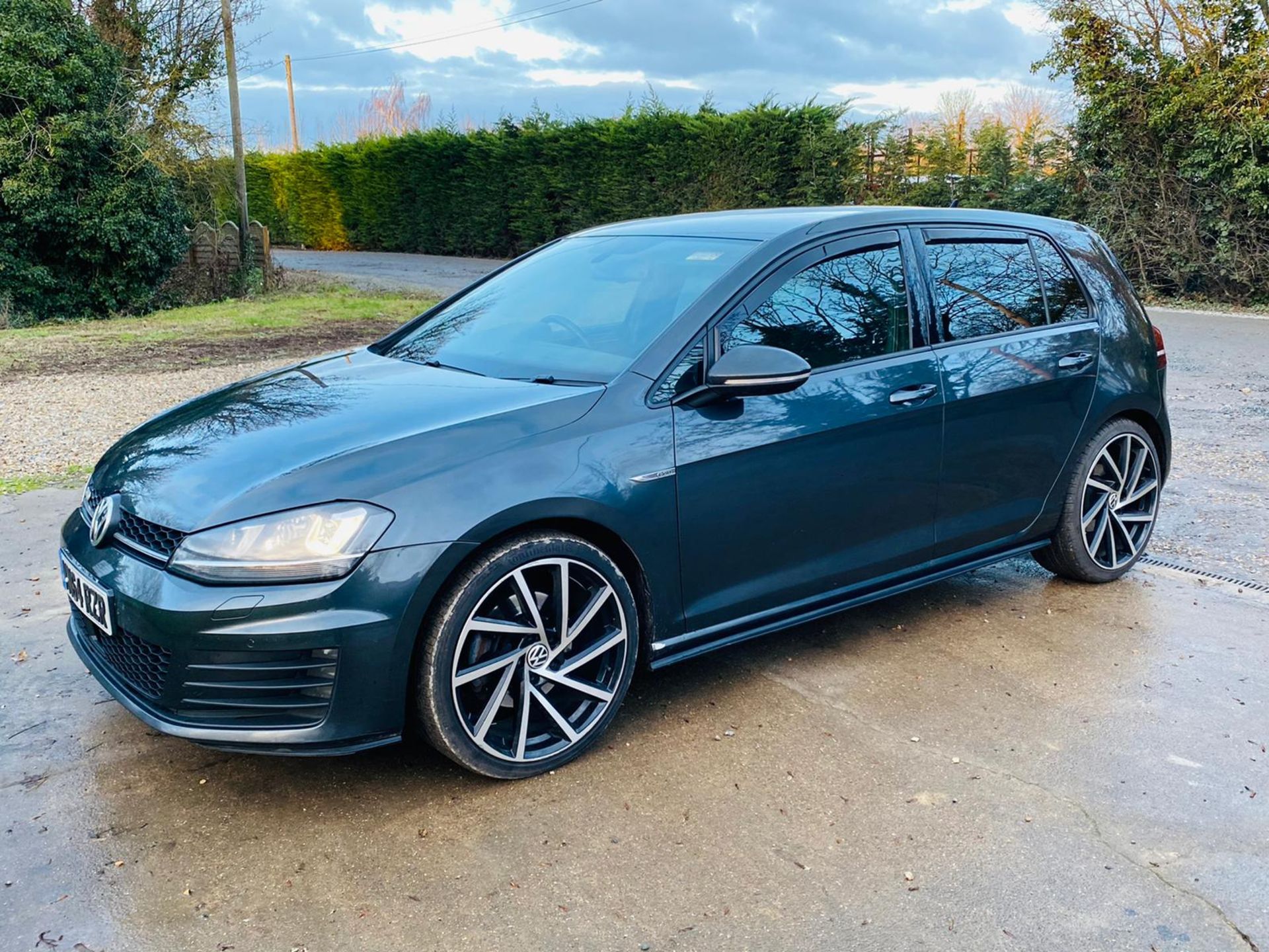 (RESERVE MET) Volkswagen (VW) Golf 2.0 TDI DTD 2015 Model - 180 BHP - TOP SPEC - Image 2 of 46