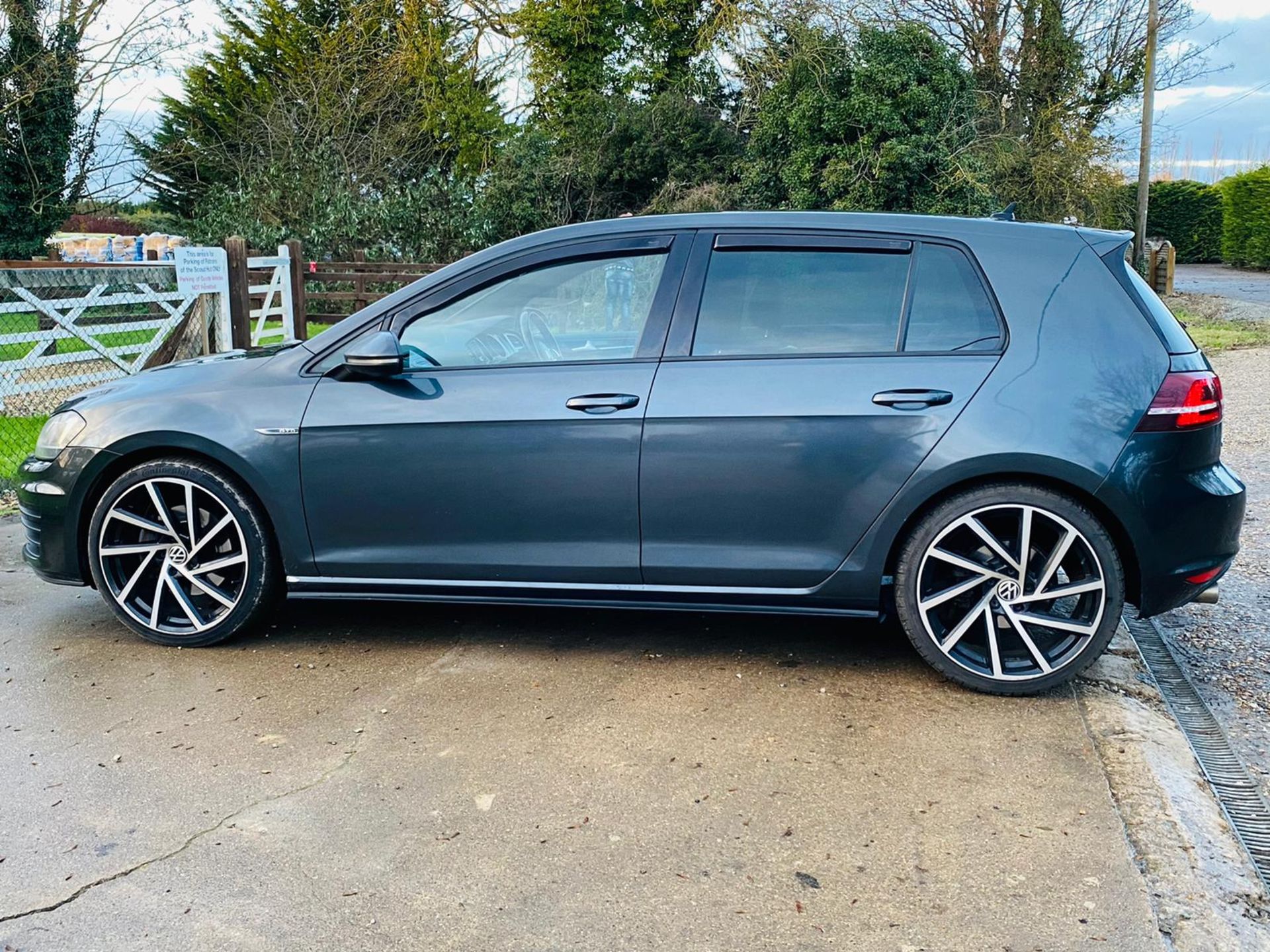 (RESERVE MET) Volkswagen (VW) Golf 2.0 TDI DTD 2015 Model - 180 BHP - TOP SPEC - Image 5 of 46