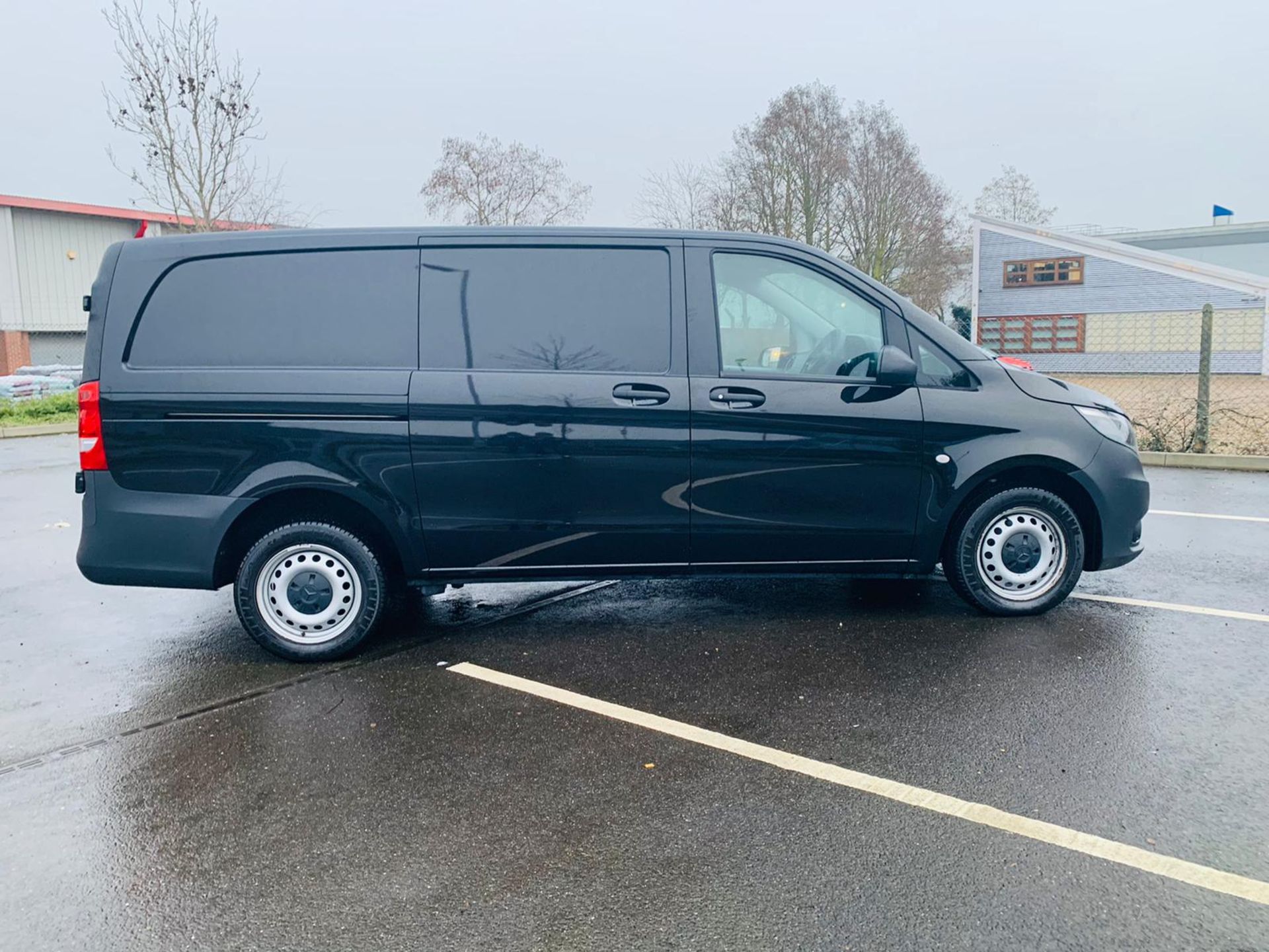 (RESERVE MET) Mercedes Vito 114 Bluetec Panel Van - 7G Auto - 2018 18 Reg - LWB - Sat Nav -35k - AC - Image 4 of 26