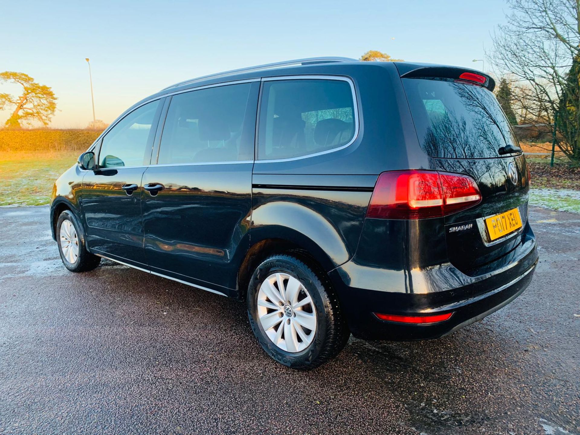 (RESERVE MET) Volkswagen Sharan SE 2.0 TDI Bluemotion (MPV) 7 Seats - 2017 17 Reg - Parking Sensors - Image 4 of 25