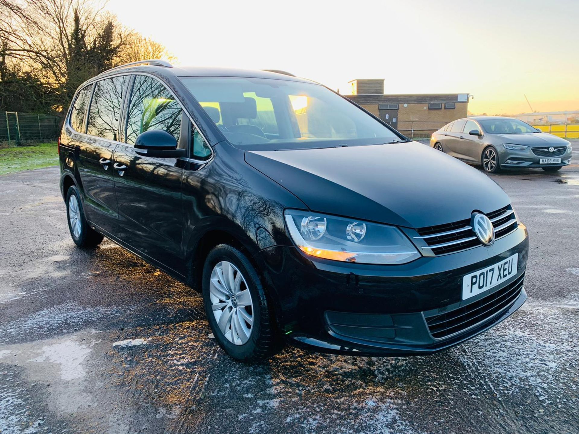 (RESERVE MET) Volkswagen Sharan SE 2.0 TDI Bluemotion (MPV) 7 Seats - 2017 17 Reg - Parking Sensors - Image 8 of 25