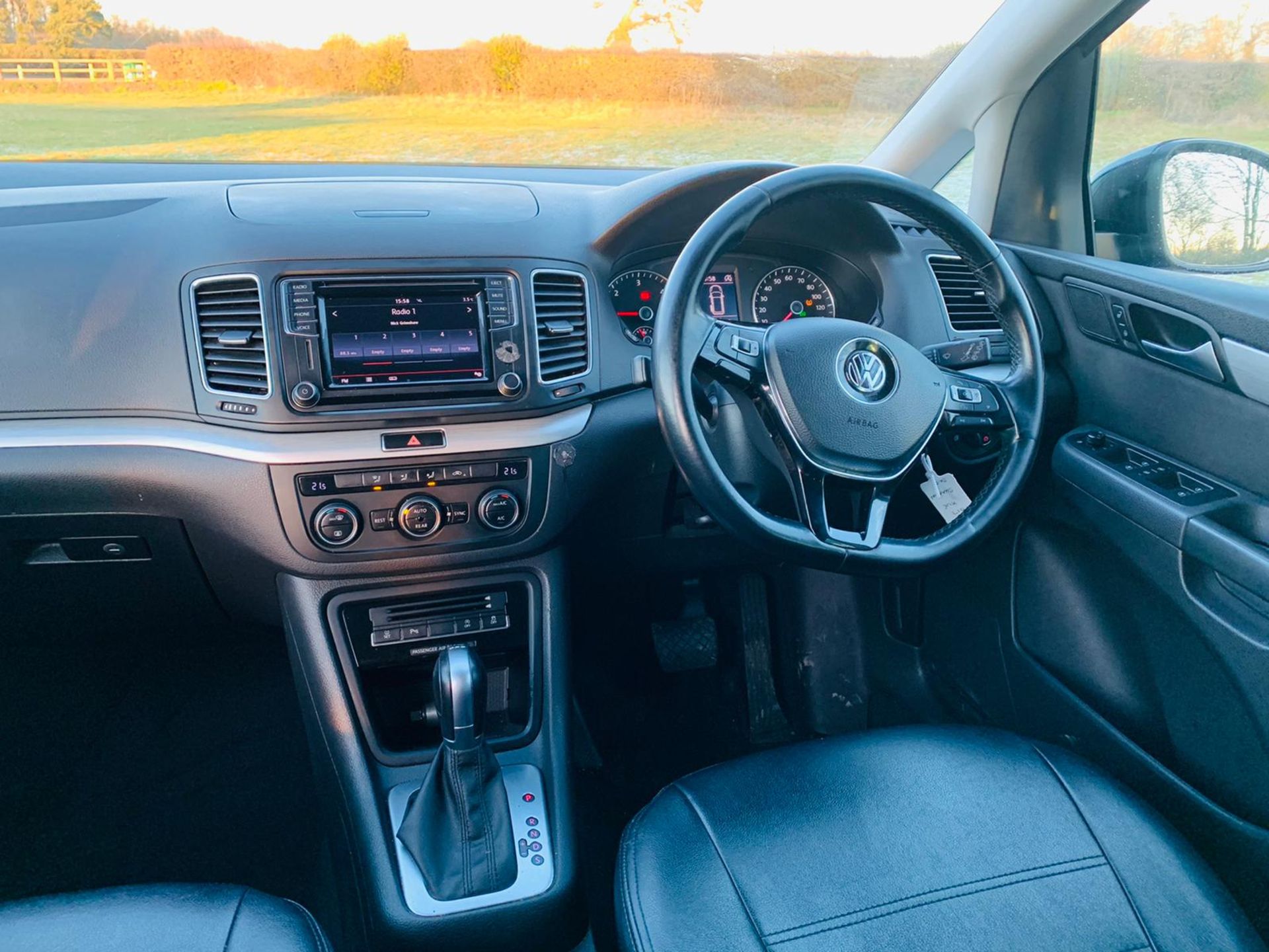 (RESERVE MET) Volkswagen Sharan SE 2.0 TDI Bluemotion (MPV) 7 Seats - 2017 17 Reg - Parking Sensors - Image 9 of 25