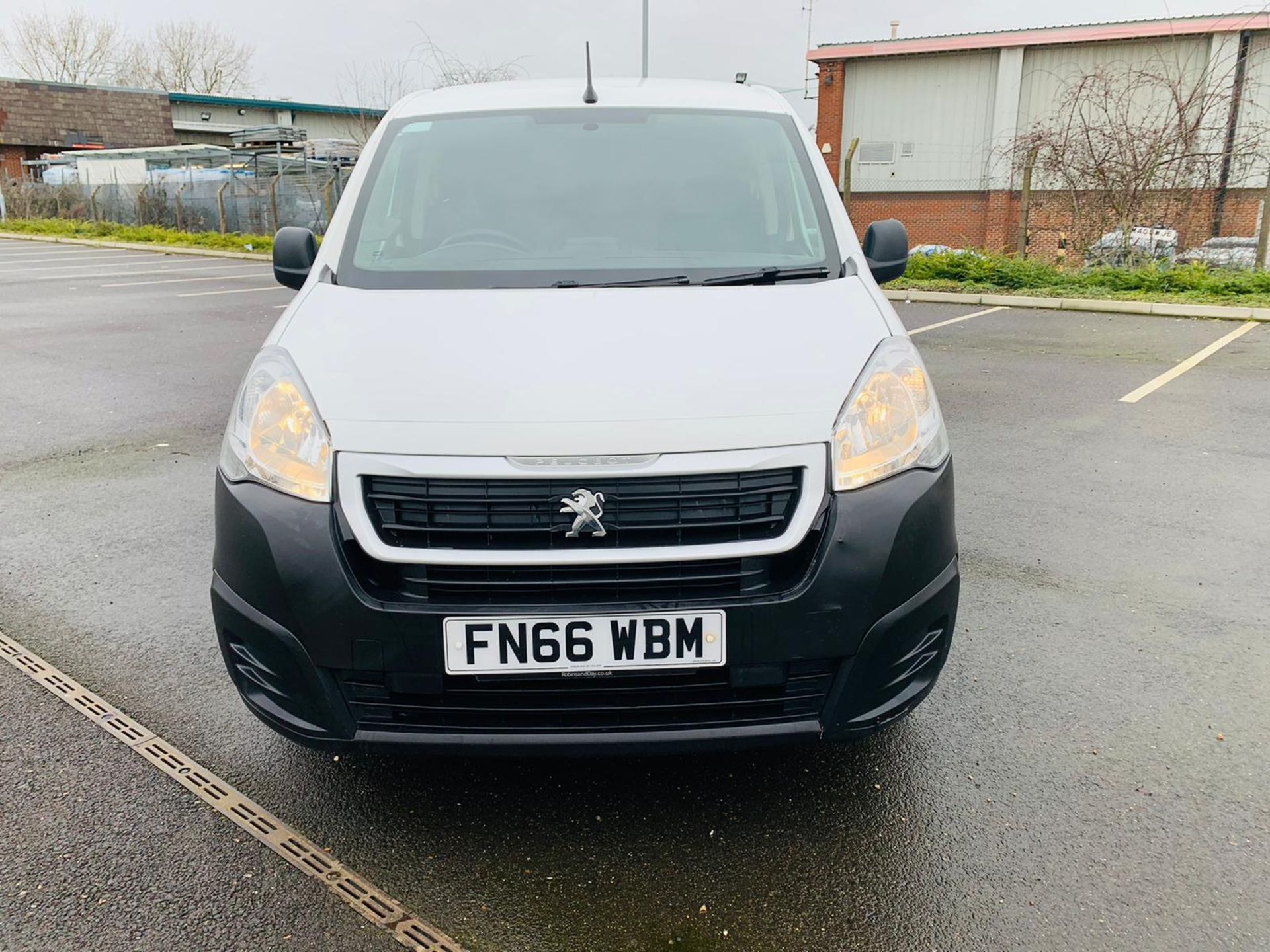 (RESERVE MET) Peugeot Partner 1.6 HDI Professional - 2017 Model - Air Con - Service History - Image 4 of 22