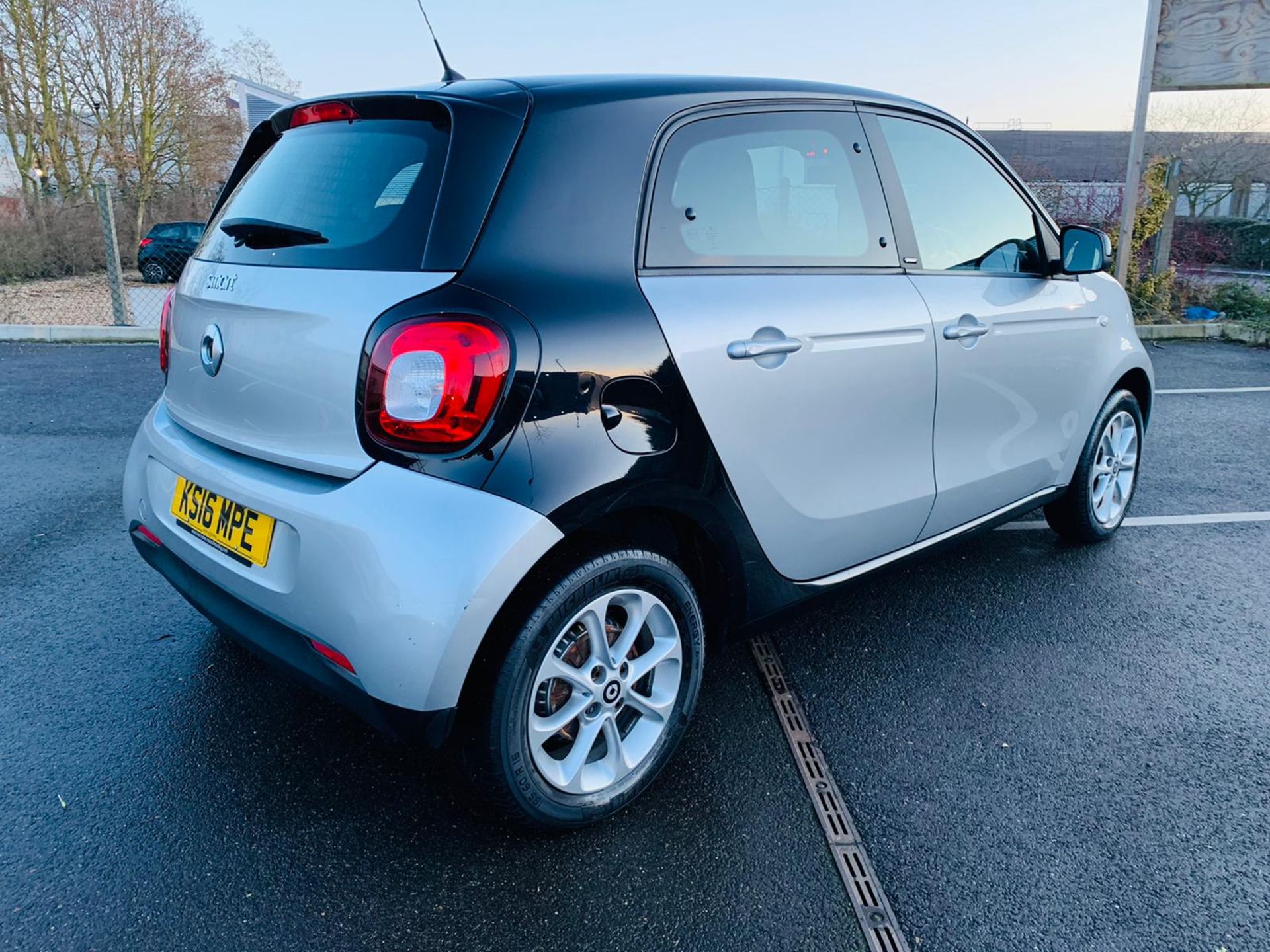 (RESERVE MET) Smart ForFour 1.0 Passion 5dr 2016 16 Reg - Cruise Control -Bluetooth - LED Day Lights - Image 4 of 23