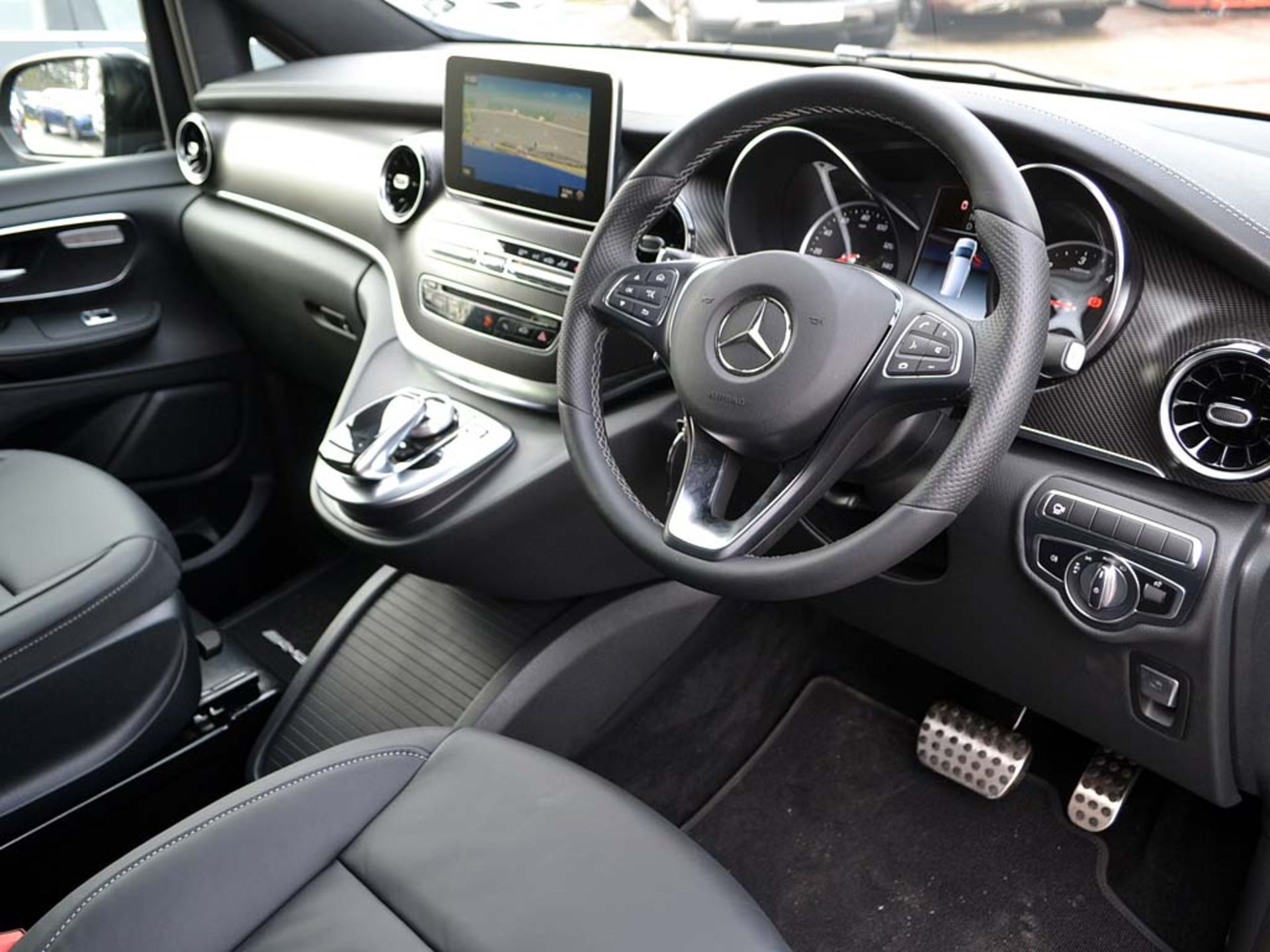 Mercedes V220d AMG Line 9G-Tronic (Extra Long) 2020 Model - Full Leather - Reverse Camera - Sat Nav - Image 3 of 8