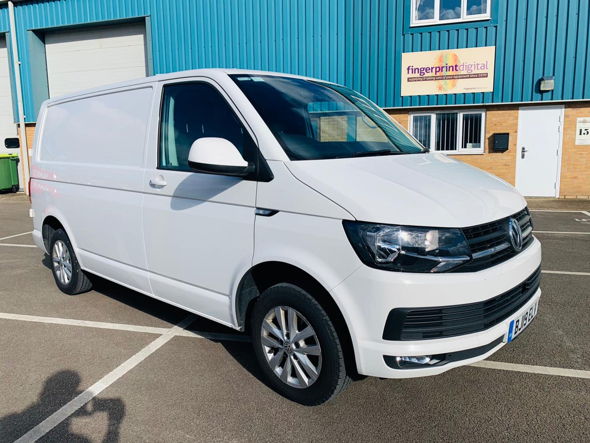 (RESERVE MET) Volkswagen (VW) Transporter 2.0 TDI 150 Highline T28 2019 19 Model - Parking Sensors - - Image 3 of 24