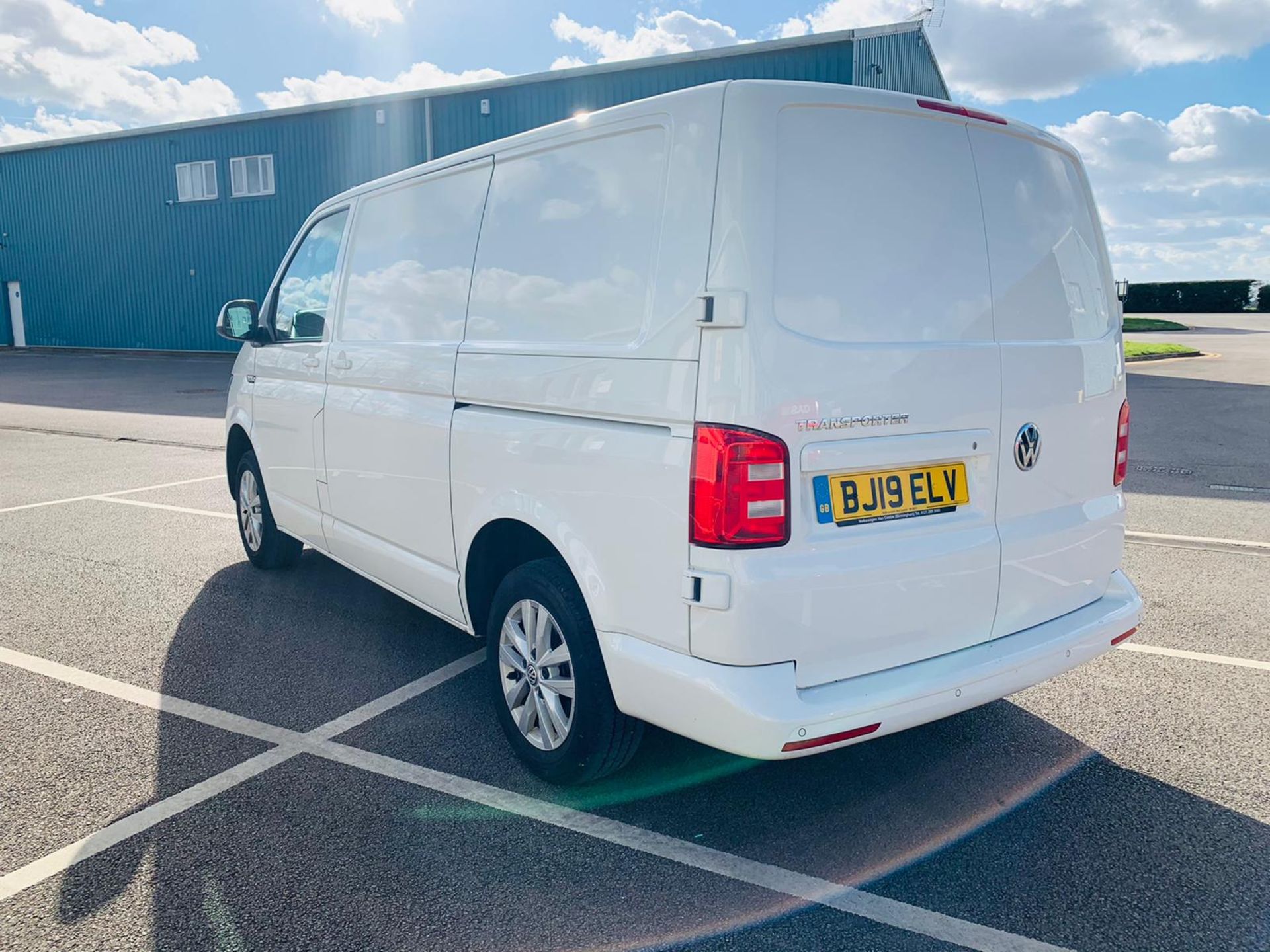 (RESERVE MET) Volkswagen (VW) Transporter 2.0 TDI 150 Highline T28 2019 19 Model - Parking Sensors - - Image 4 of 24