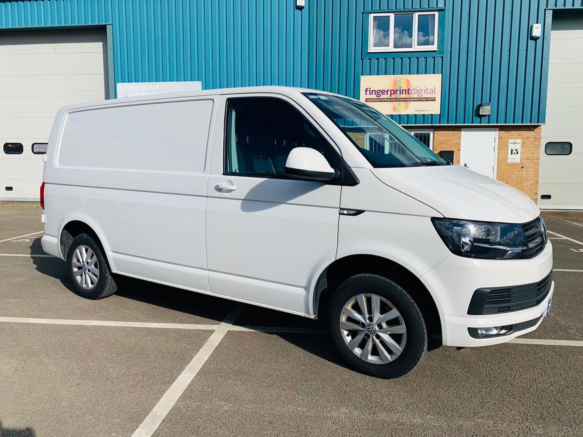 (RESERVE MET) Volkswagen (VW) Transporter 2.0 TDI 150 Highline T28 2019 19 Model - Parking Sensors - - Image 2 of 24