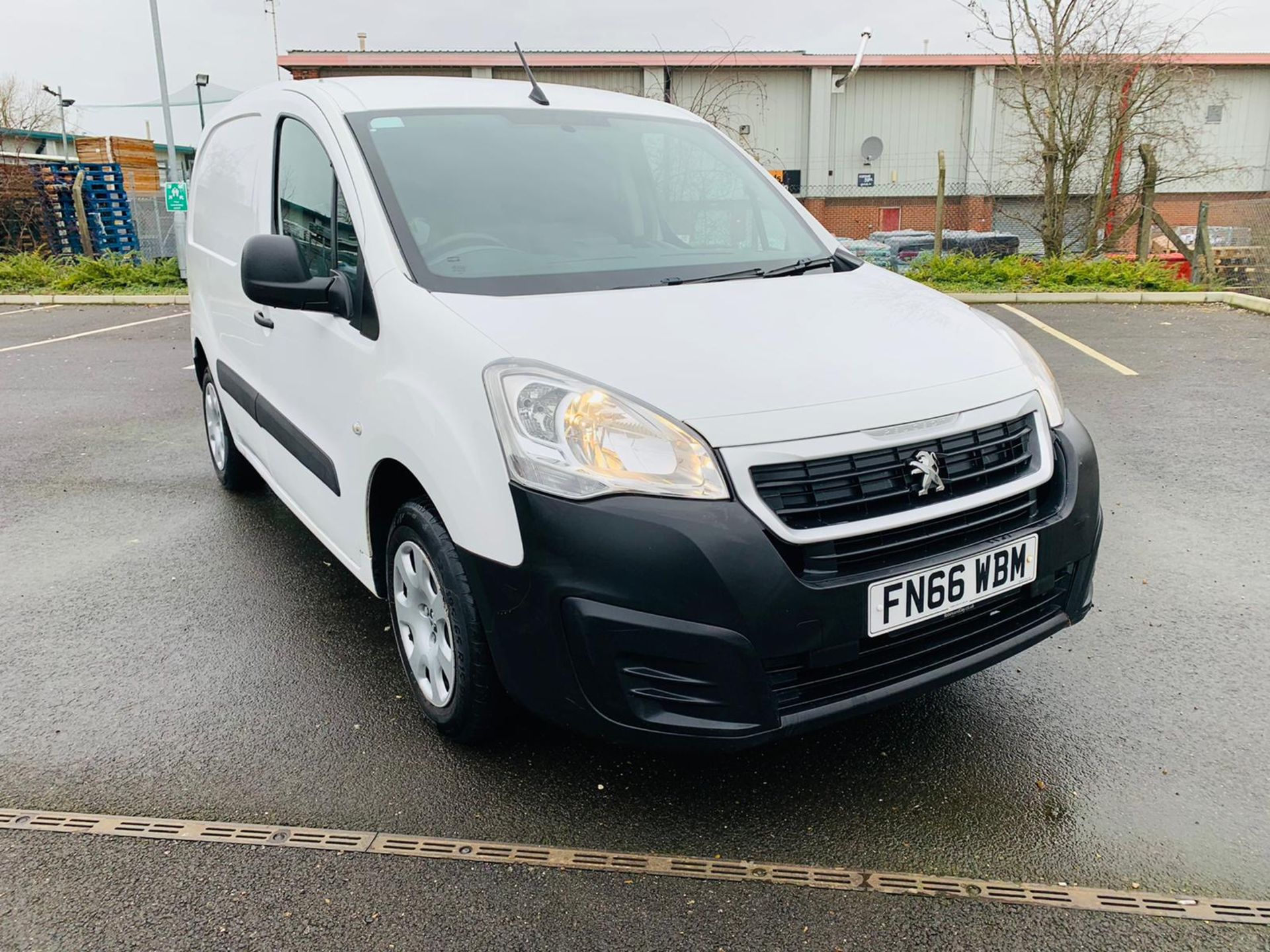 (RESERVE MET) Peugeot Partner 1.6 HDI Professional - 2017 Model - Air Con - Service History - Image 5 of 22