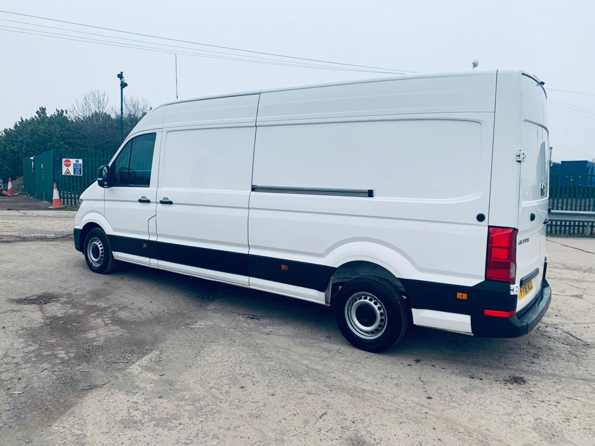 (RESERVE MET)Volkswagen Crafter 2.0 TDI CR35 Startline LWB -6 Speed - 2018 18 Reg - 1 Owner- Euro 6 - Image 4 of 22