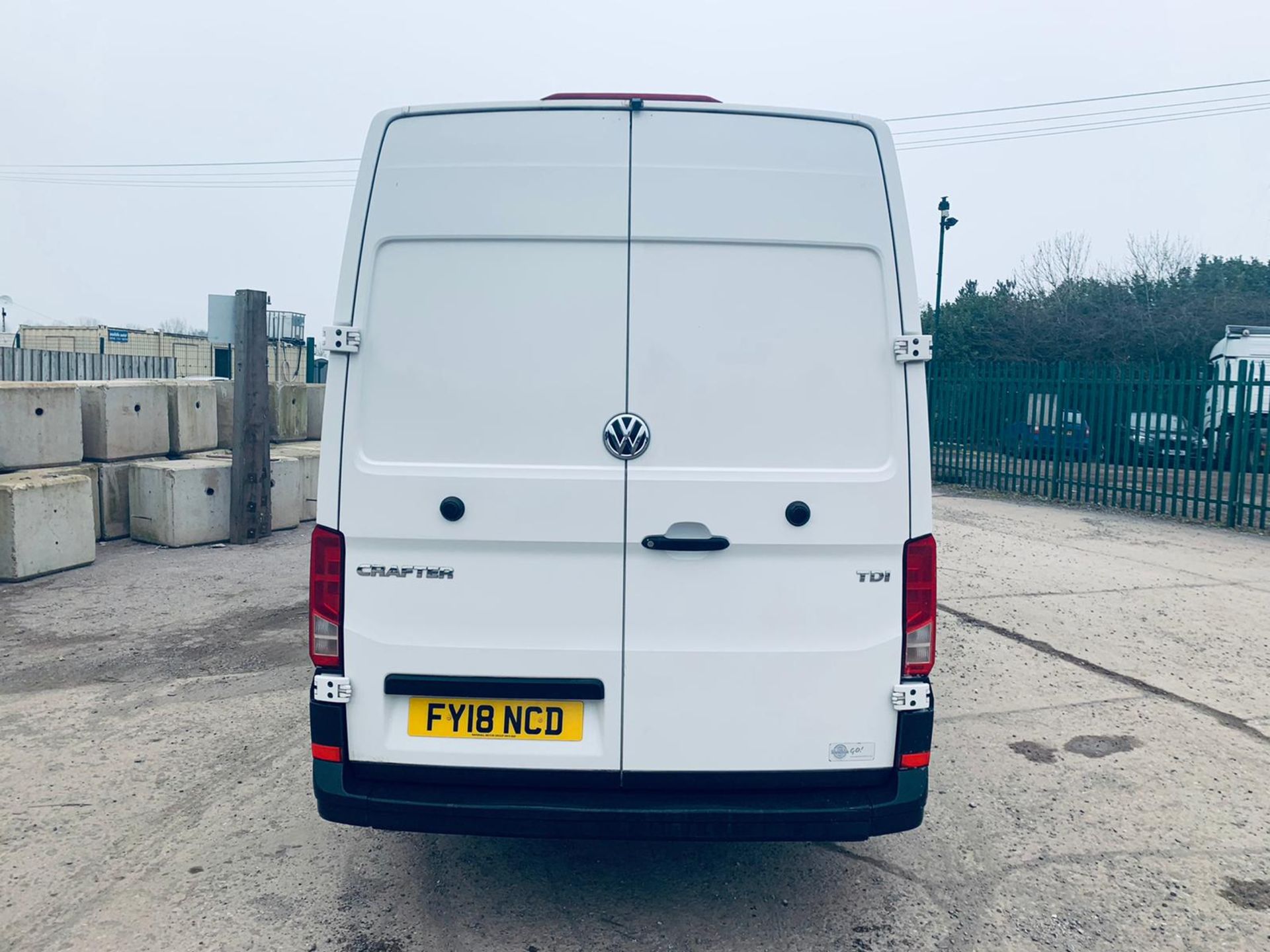 (RESERVE MET)Volkswagen Crafter 2.0 TDI CR35 Startline LWB -6 Speed - 2018 18 Reg - 1 Owner- Euro 6 - Image 8 of 22