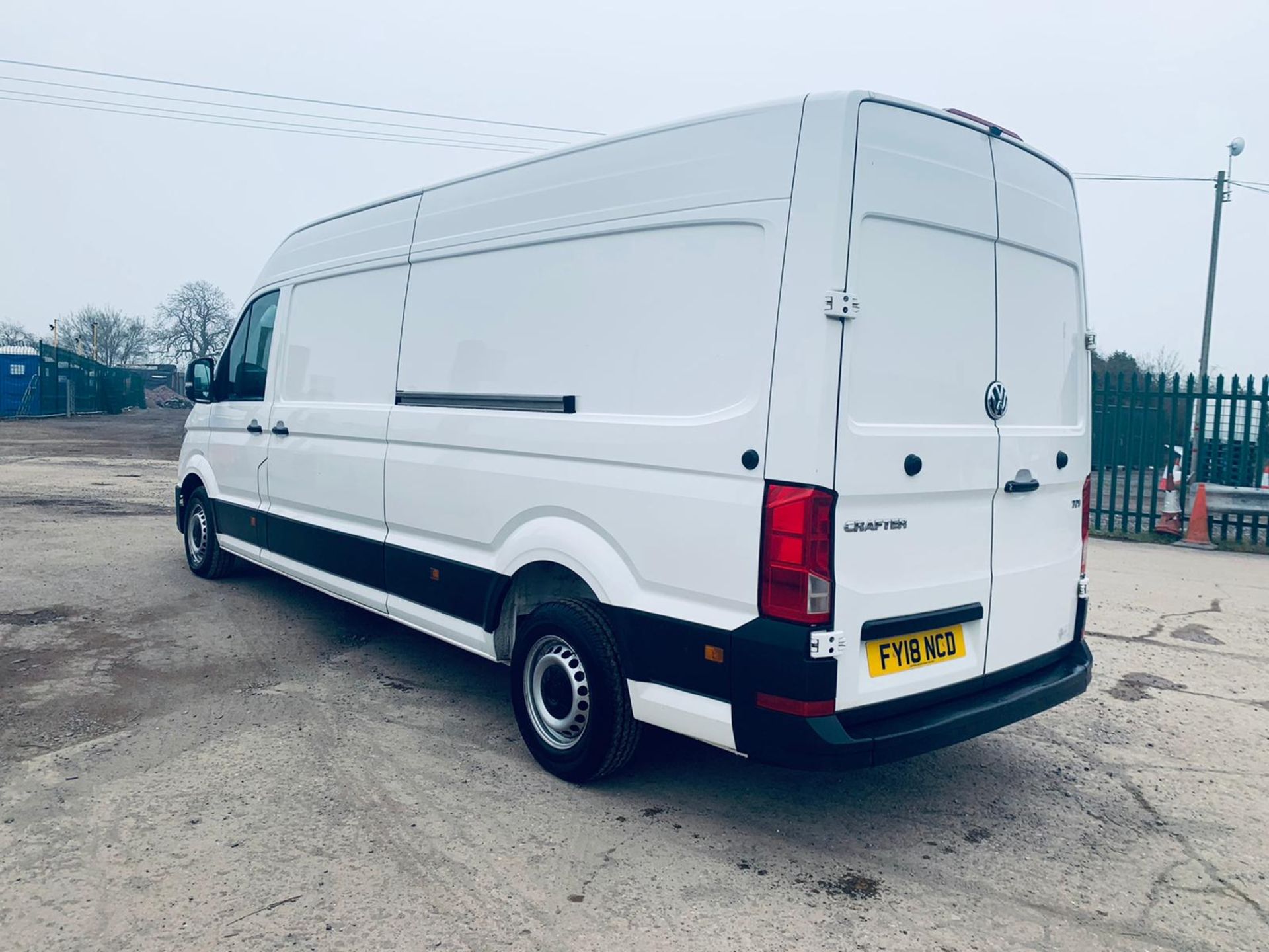 (RESERVE MET)Volkswagen Crafter 2.0 TDI CR35 Startline LWB -6 Speed - 2018 18 Reg - 1 Owner- Euro 6 - Image 3 of 22