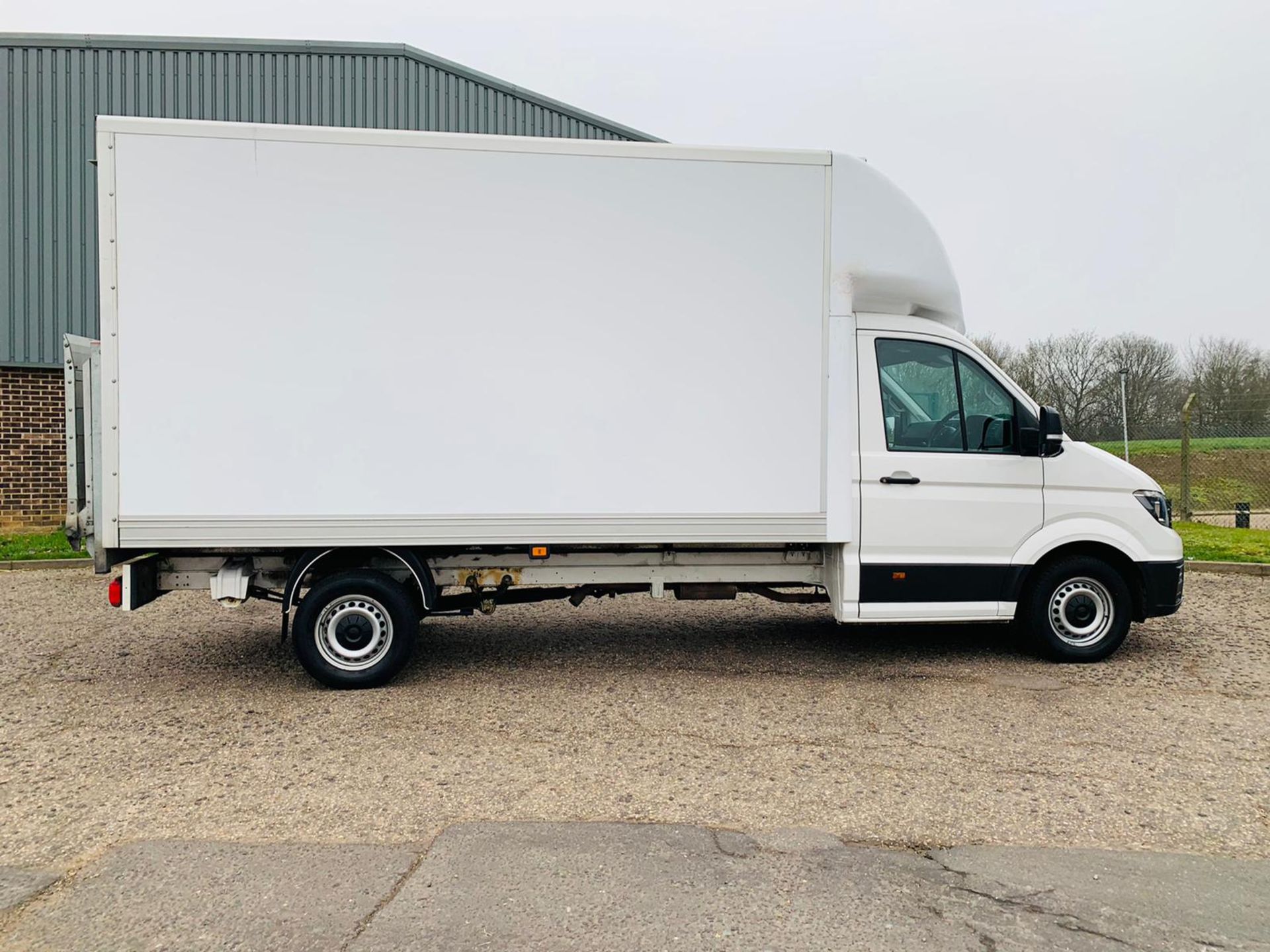 (RESERVE MET) Volkswagen (VW) Crafter Luton LWB CR35 2.0 TDI- 2019 19 Reg - 1 Owner - Euro6-TailLift - Image 9 of 25