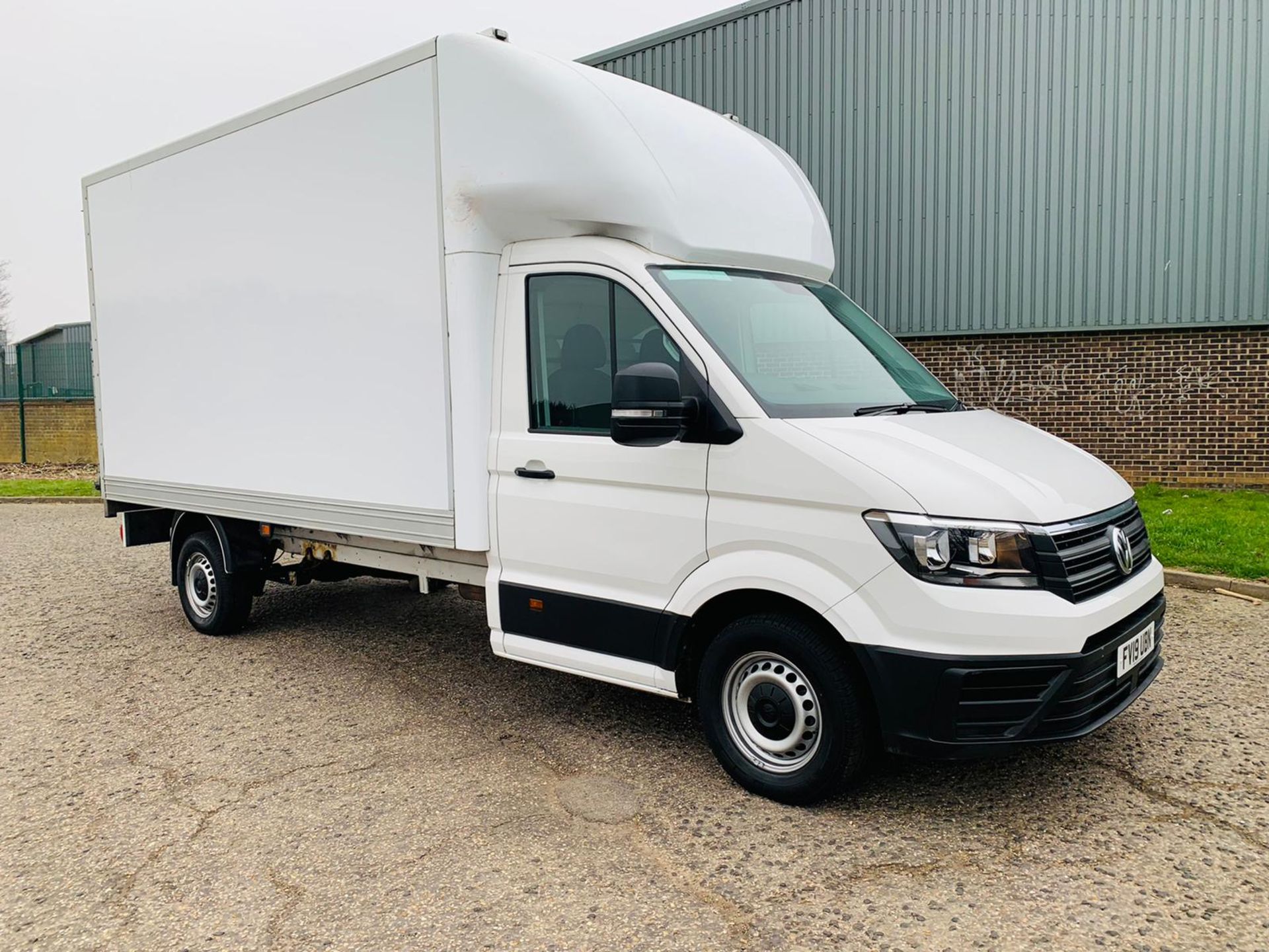 (RESERVE MET) Volkswagen (VW) Crafter Luton LWB CR35 2.0 TDI- 2019 19 Reg - 1 Owner - Euro6-TailLift - Image 3 of 25