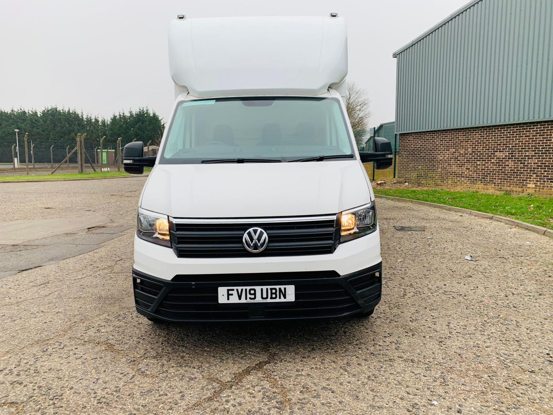 (RESERVE MET) Volkswagen (VW) Crafter Luton LWB CR35 2.0 TDI- 2019 19 Reg - 1 Owner - Euro6-TailLift - Image 4 of 25