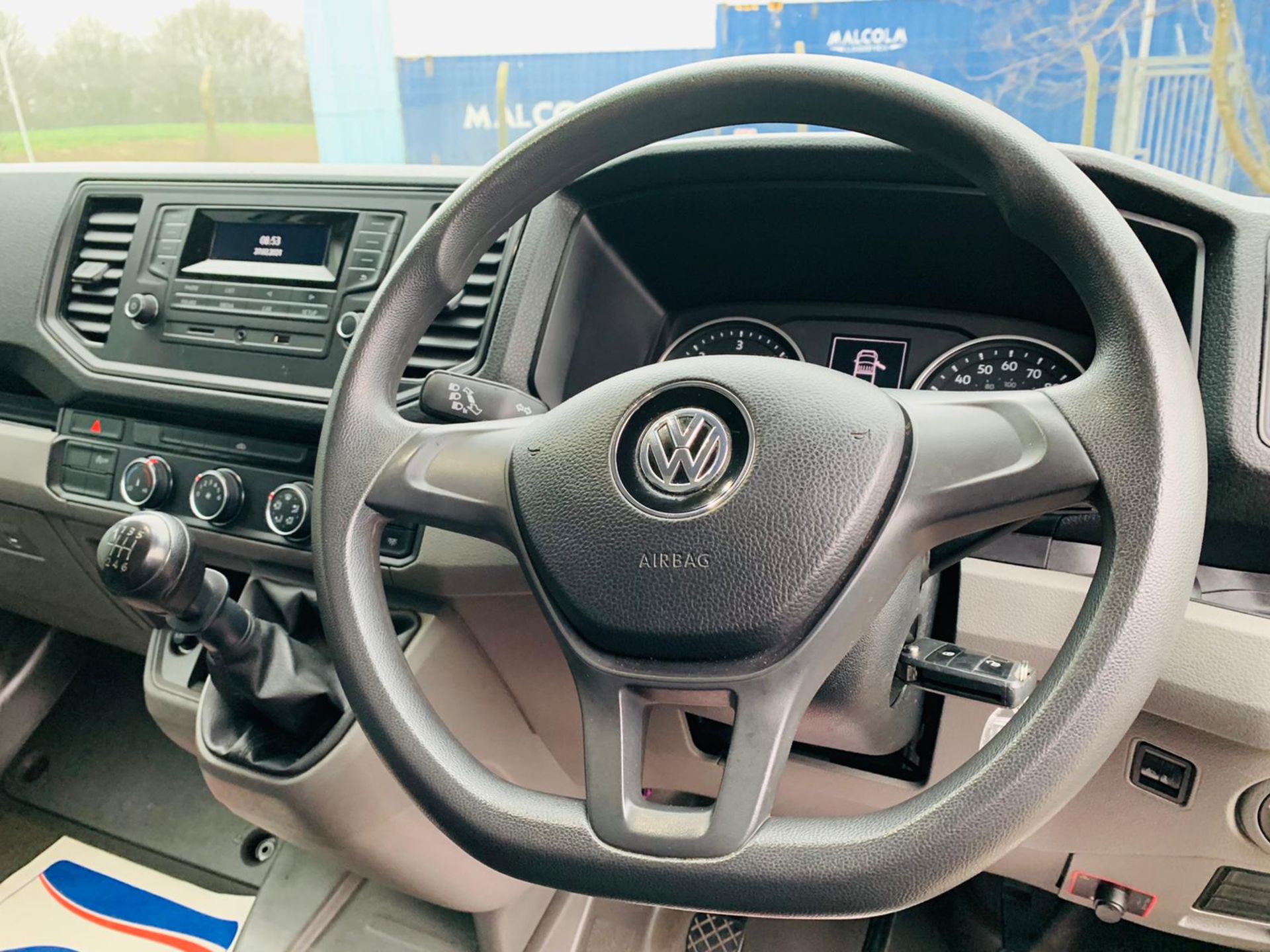 (RESERVE MET) Volkswagen (VW) Crafter Luton LWB CR35 2.0 TDI- 2019 19 Reg - 1 Owner - Euro6-TailLift - Image 17 of 25