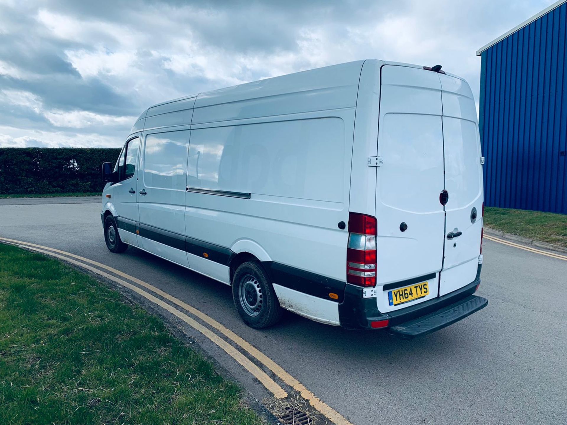 (Reserve Met) Mercedes Sprinter 310 CDI Long Wheel Base High Roof - 6 Speed - 2015 Model - Image 4 of 15