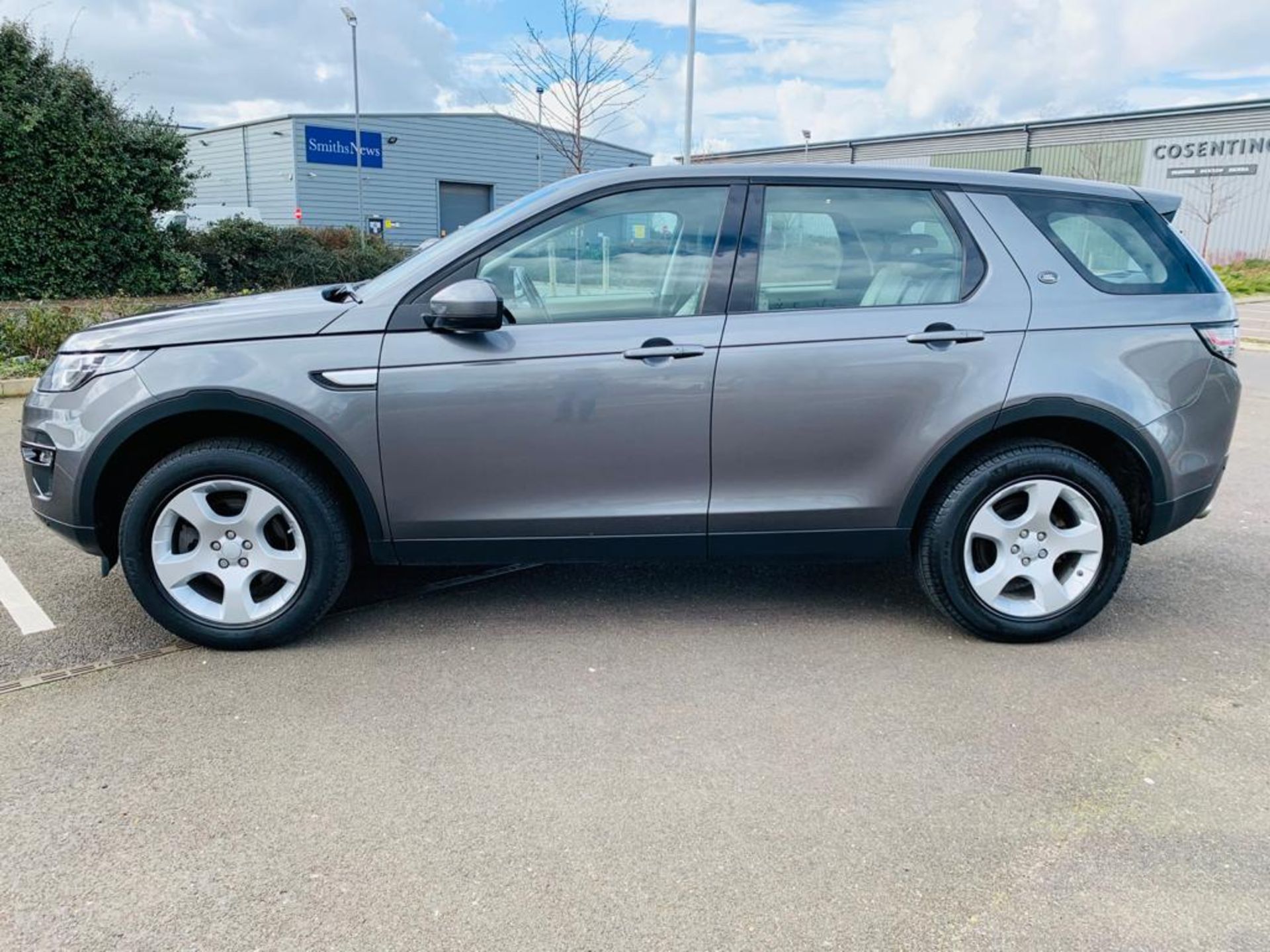 (RESERVE MET) Land Rover Discovery Sport 2.0 TD4 HSE - 2017Reg - 1Owner - Sat Nav - Panoramic Roof - Image 9 of 41