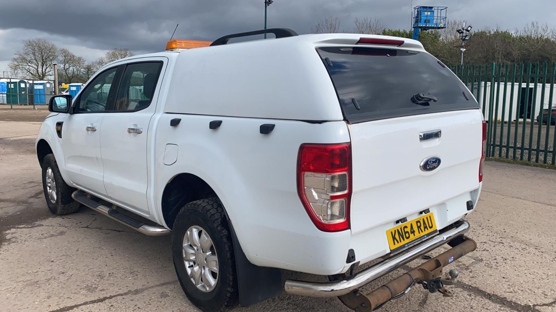 (RESERVE MET) Ford Ranger 2.2 TDCI XLT Double Cab 4x4 - 2015 Model - Service History - Tow Bar - Image 4 of 17