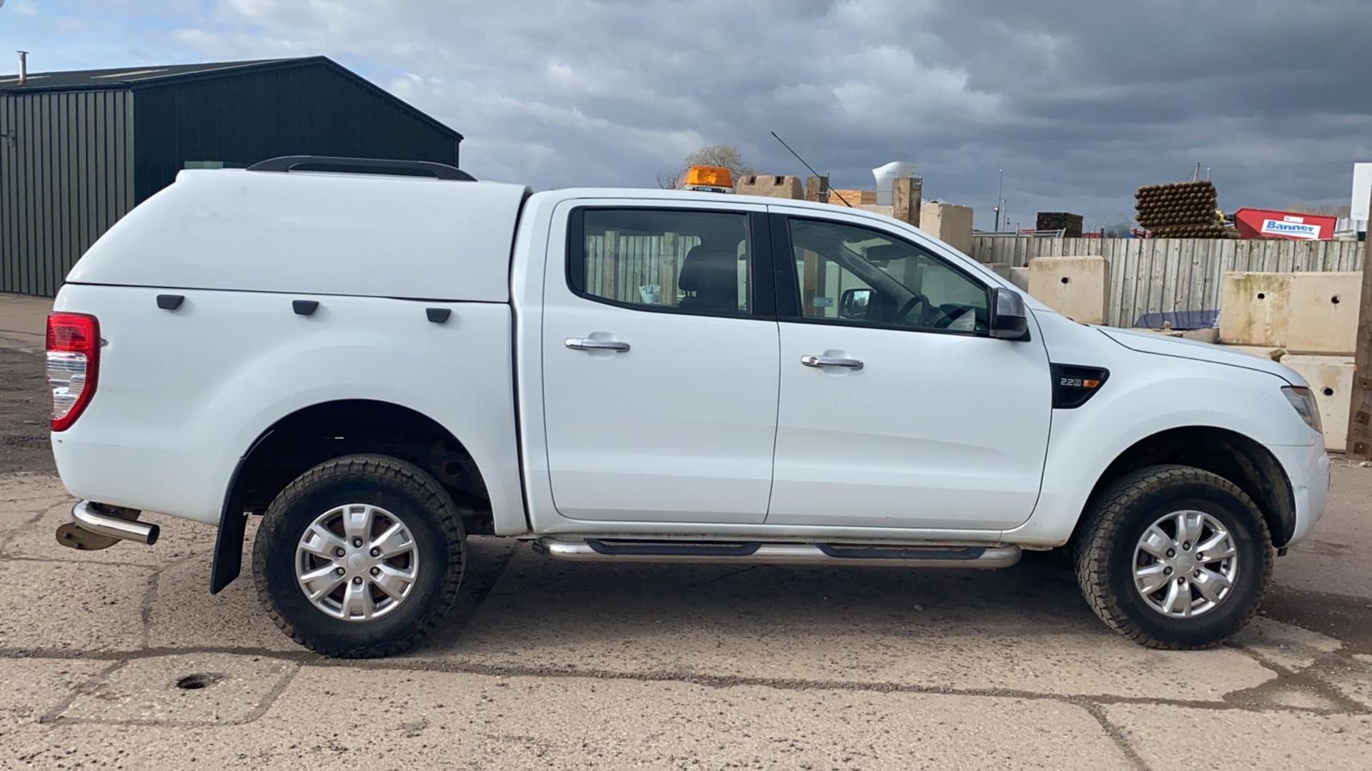 (RESERVE MET) Ford Ranger 2.2 TDCI XLT Double Cab 4x4 - 2015 Model - Service History - Tow Bar - Image 7 of 17