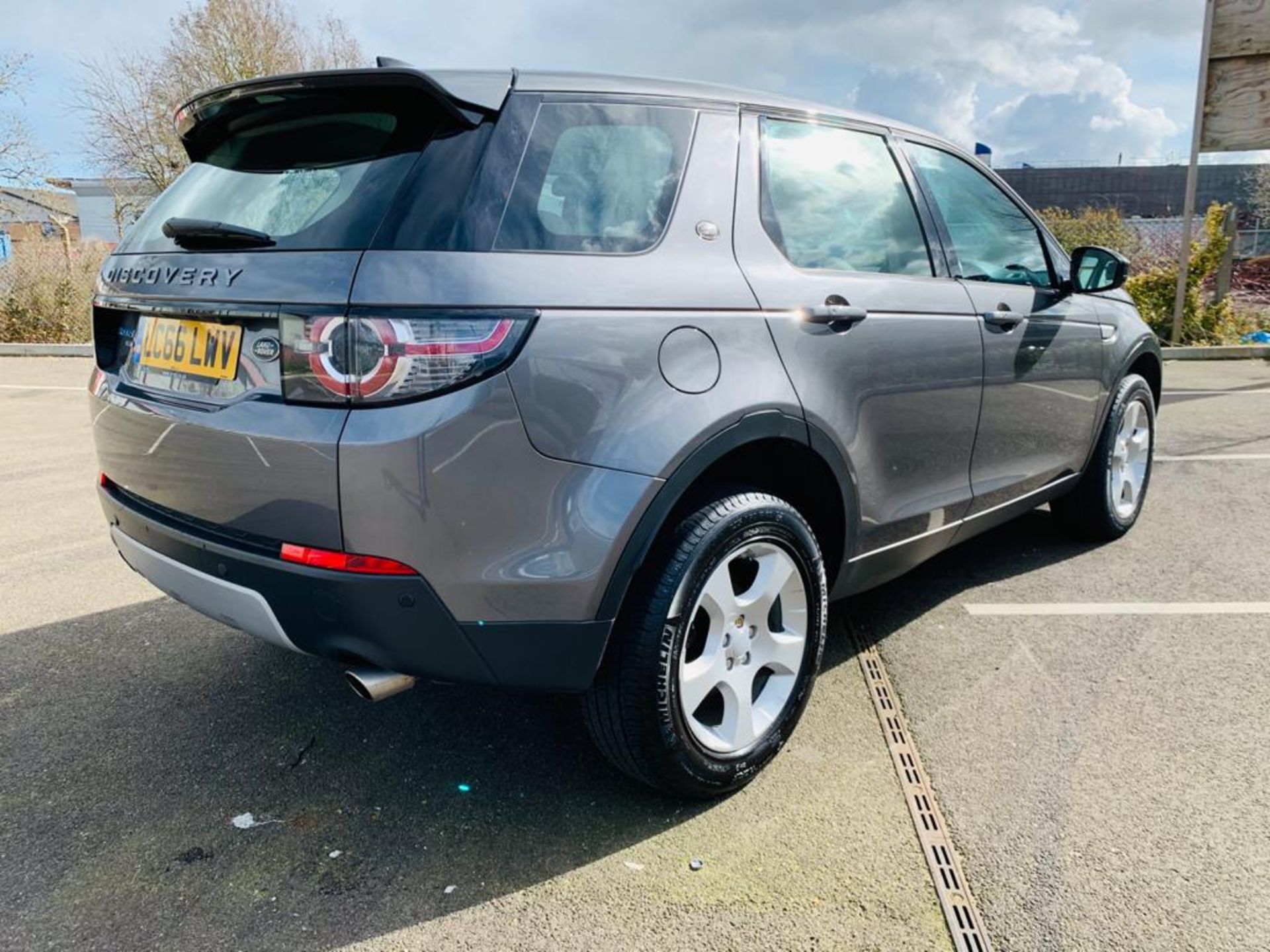 (RESERVE MET) Land Rover Discovery Sport 2.0 TD4 HSE - 2017Reg - 1Owner - Sat Nav - Panoramic Roof - Image 4 of 41