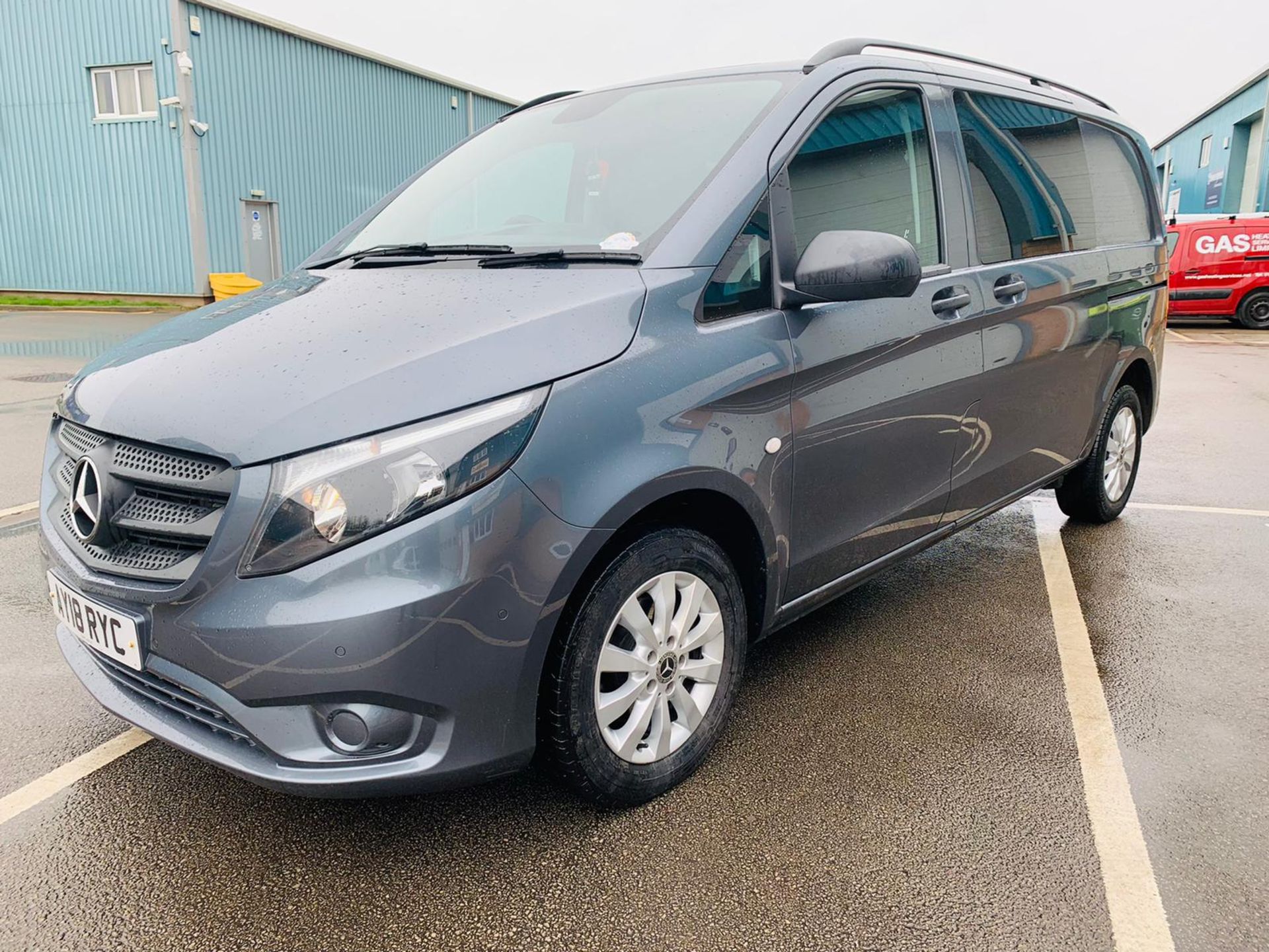 Mercedes Vito 114 Bluetec Dualiner/Crew Van - Auto - Air Con - 2018 18 Reg - 1 Owner From New - Image 3 of 25