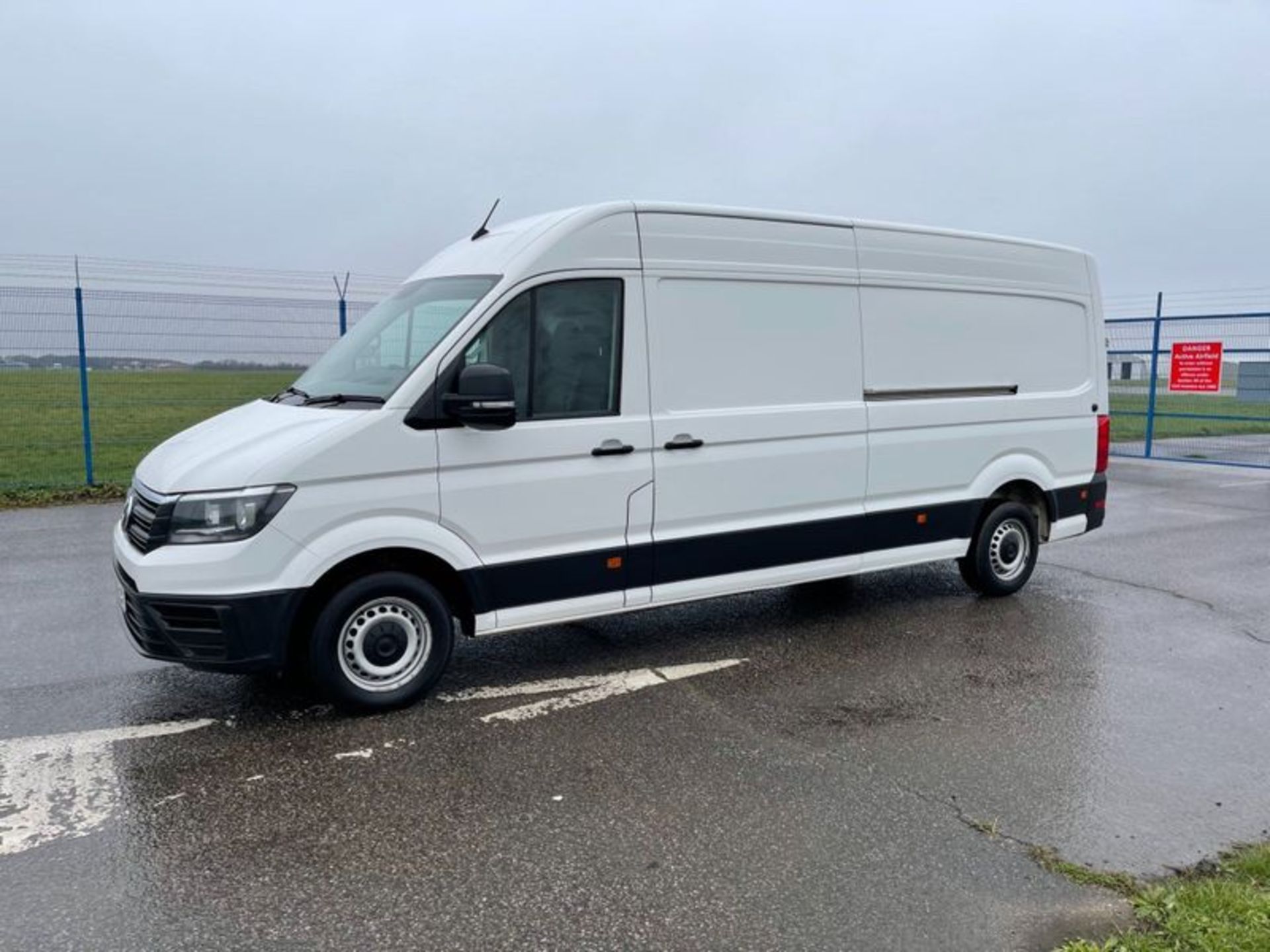 Volkswagen (VW) Crafter 2.0 TDI (140) Trendline -17 Reg- Euro 6 - ULEZ Compliant -Air Con- Low Miles - Image 2 of 4