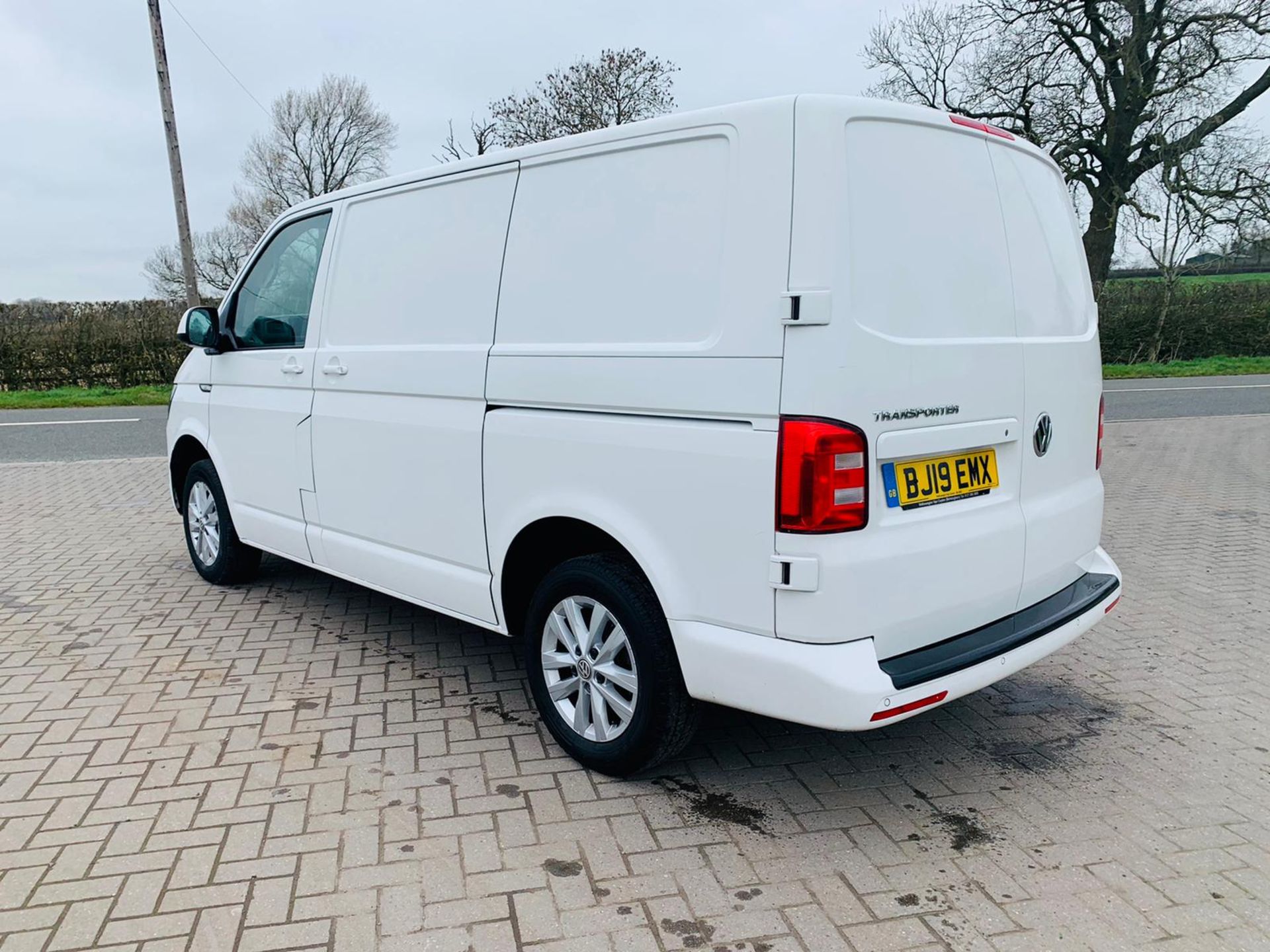 Volkswagen (VW) Transporter 2.0 TDI 150 Highline T28 2019 19 Model - Parking Sensors - - Image 5 of 23