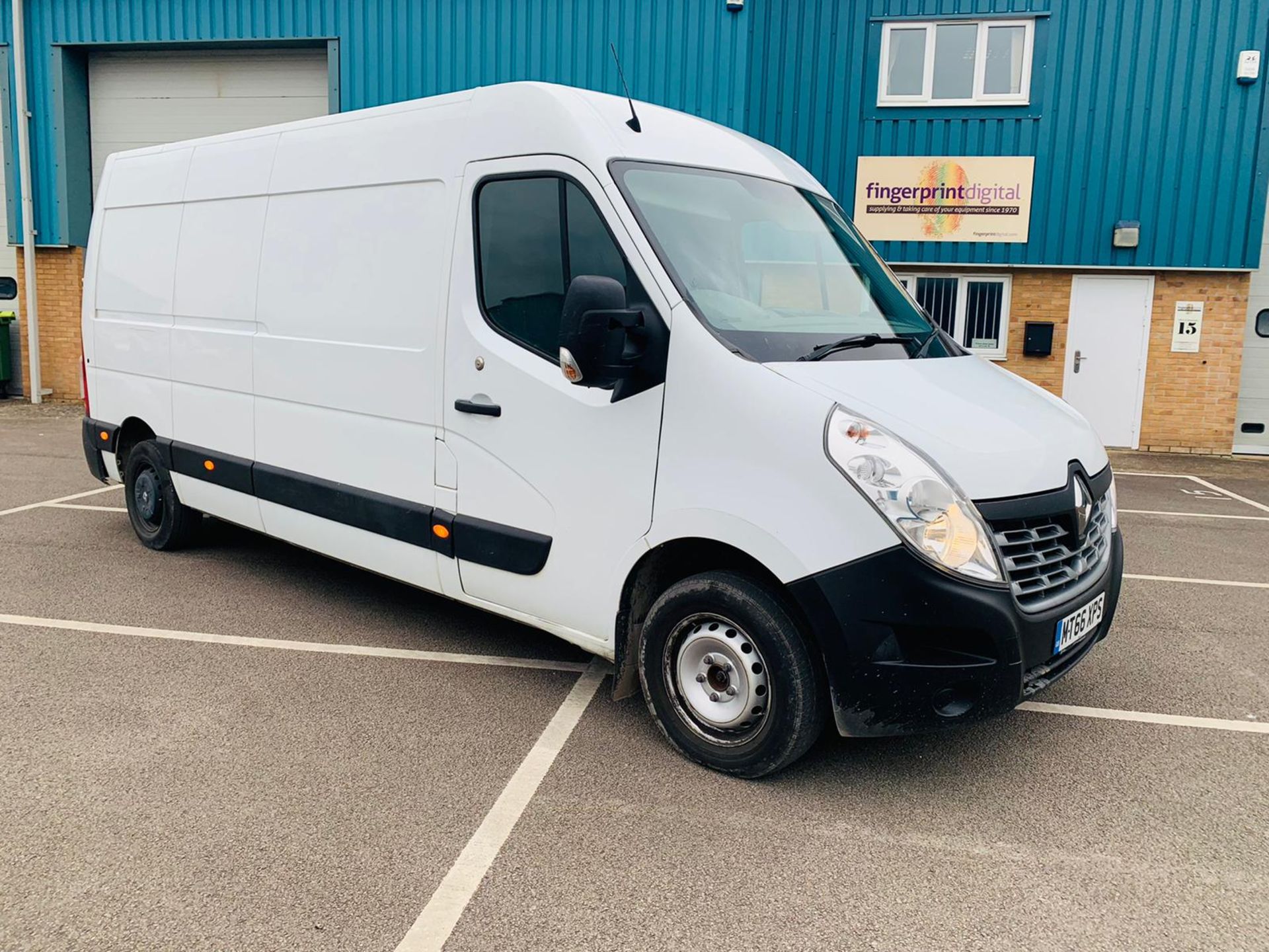 (RESERVE MET) Renault Master LM35 2.3 DCI Business - LWB - Euro 6 - ULEZ Compliant - 2017 Model - Image 2 of 17