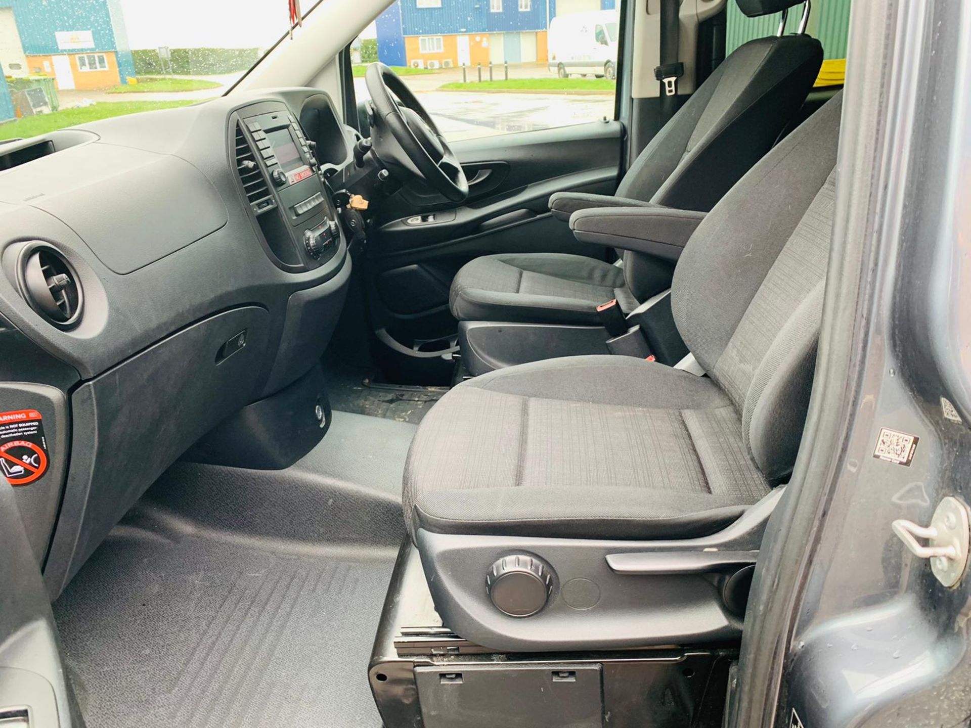 Mercedes Vito 114 Bluetec Dualiner/Crew Van - Auto - Air Con - 2018 18 Reg - 1 Owner From New - Image 13 of 25