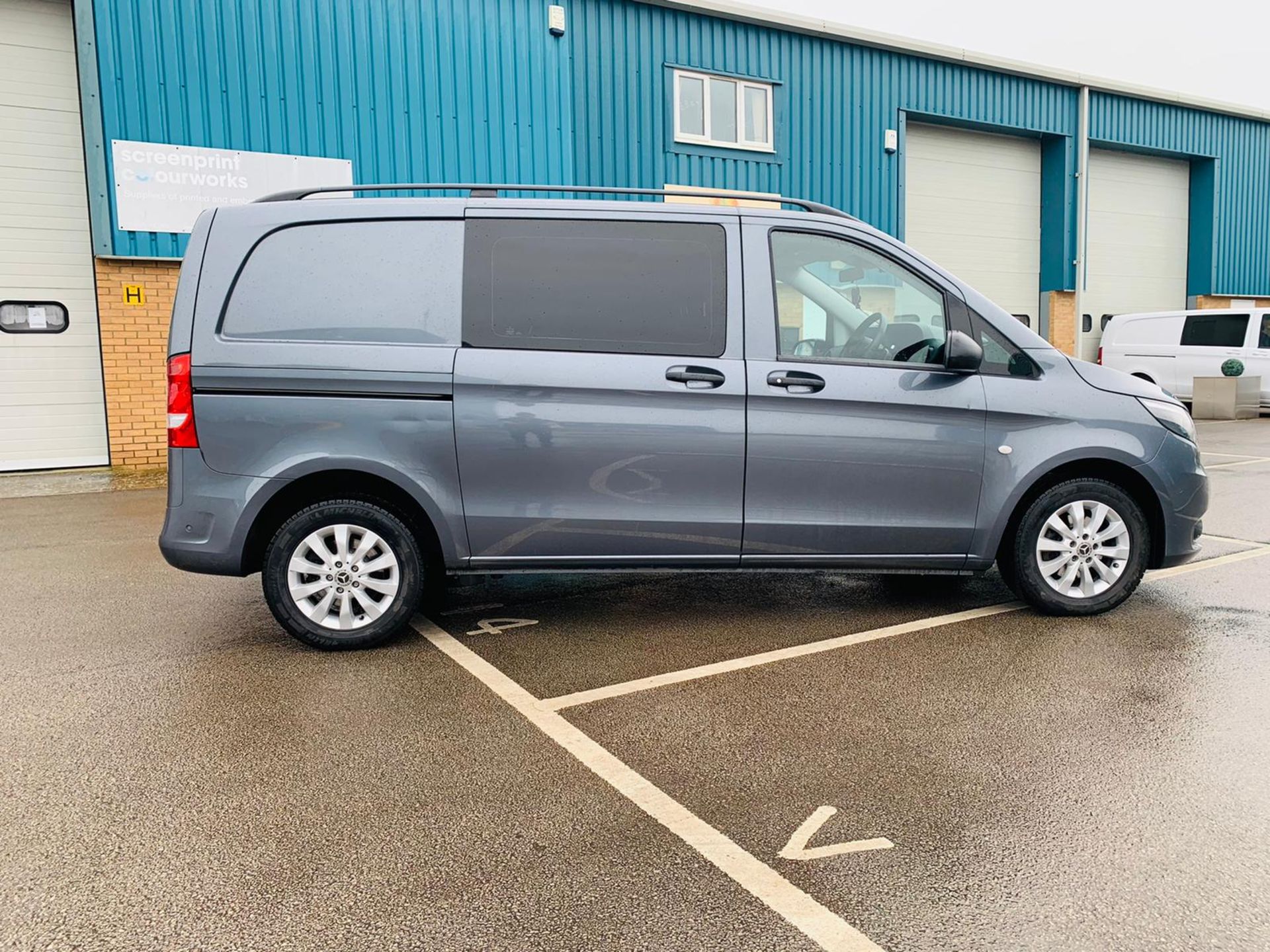 Mercedes Vito 114 Bluetec Dualiner/Crew Van - Auto - Air Con - 2018 18 Reg - 1 Owner From New - Image 7 of 25