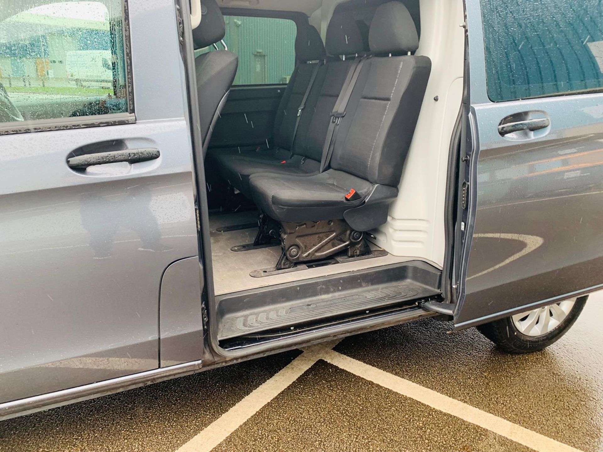 Mercedes Vito 114 Bluetec Dualiner/Crew Van - Auto - Air Con - 2018 Model- 1 Owner From New - Image 28 of 30