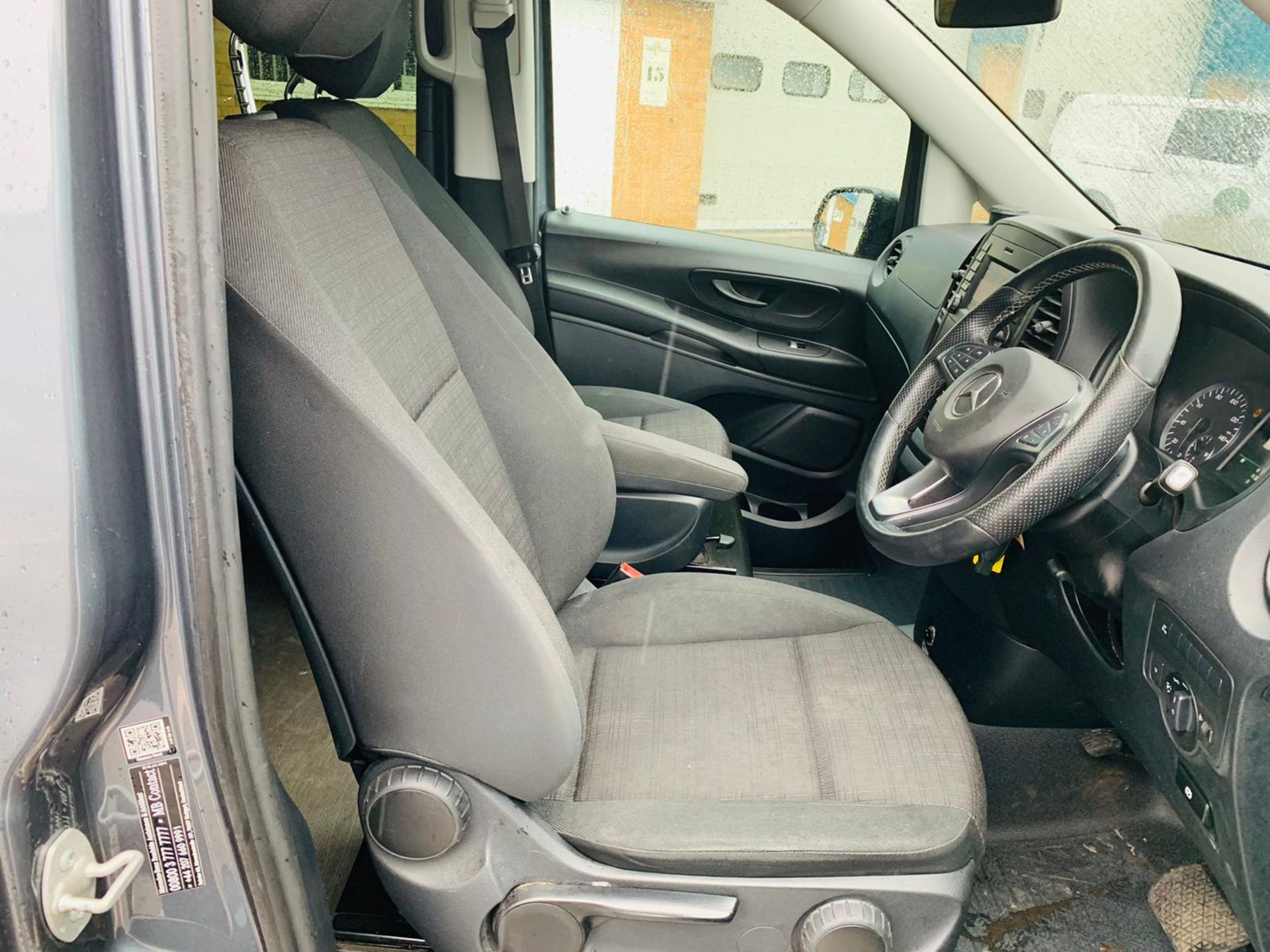 Mercedes Vito 114 Bluetec Dualiner/Crew Van - Auto - Air Con - 2018 Model- 1 Owner From New - Image 11 of 30