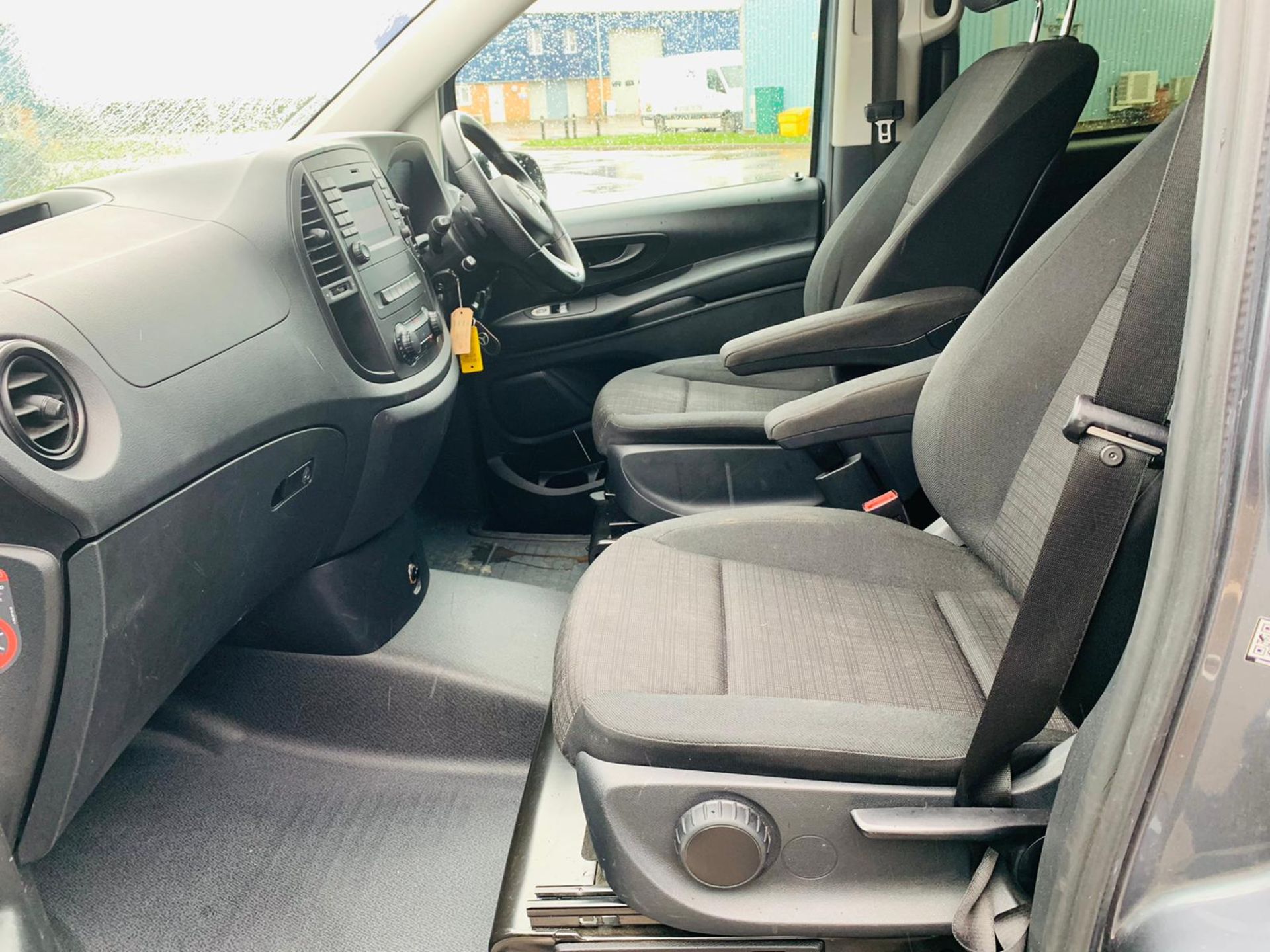 Mercedes Vito 114 Bluetec Dualiner/Crew Van - Auto - Air Con - 2018 Model- 1 Owner From New - Image 12 of 30