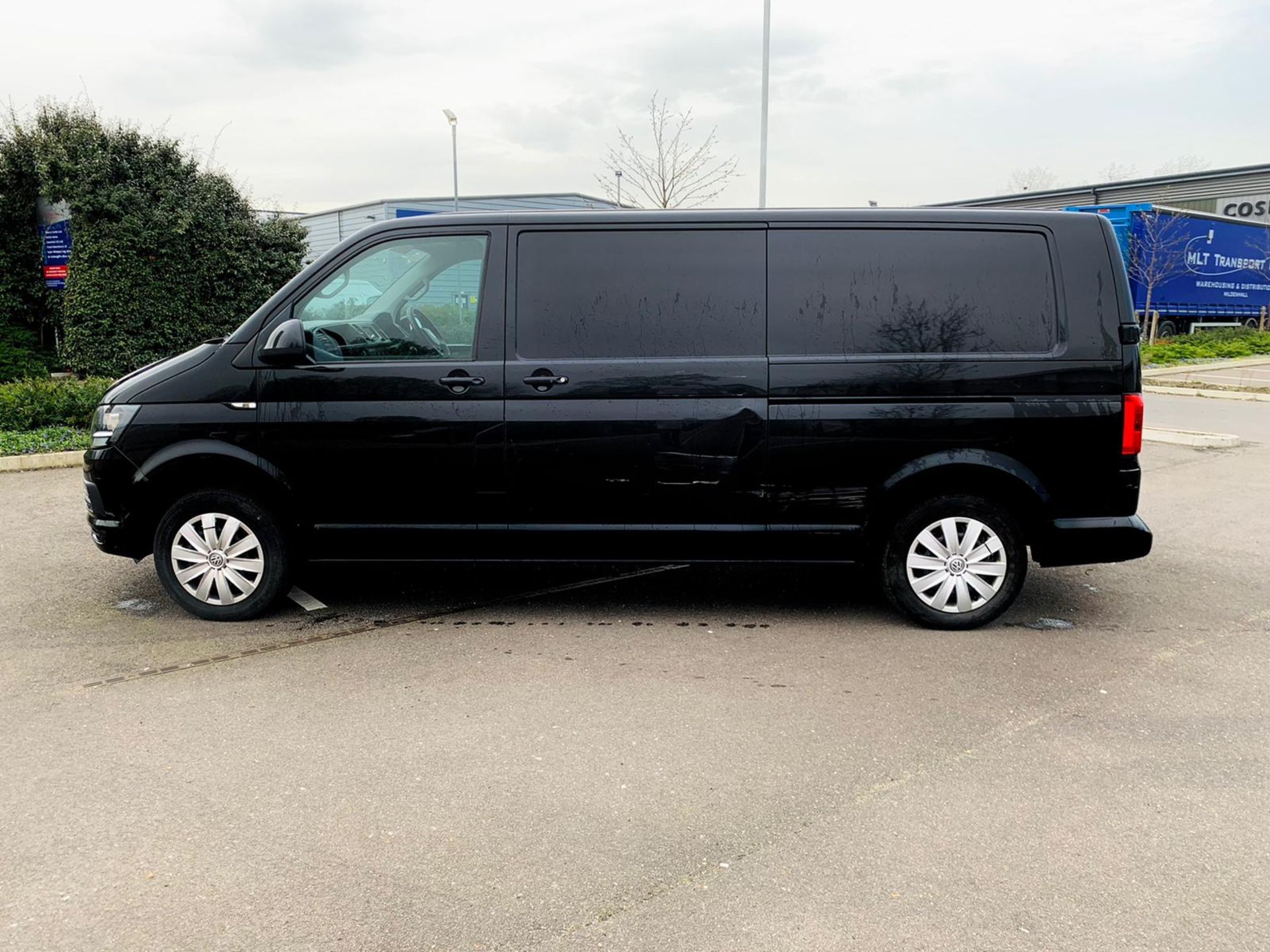 Reserve Met - Volkswagen Transporter T30 2.0 TDI Trendline - 2017 Model - Euro 6 - 1 Owner - Image 4 of 18