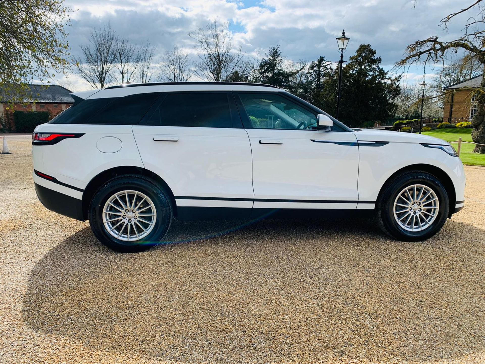 (RESERVE MET) Range Rover Velar 3.0 D300 (296 BHP) Auto - 2020 20 Reg - 1 Owner - ONLY 7k Miles - Image 3 of 30