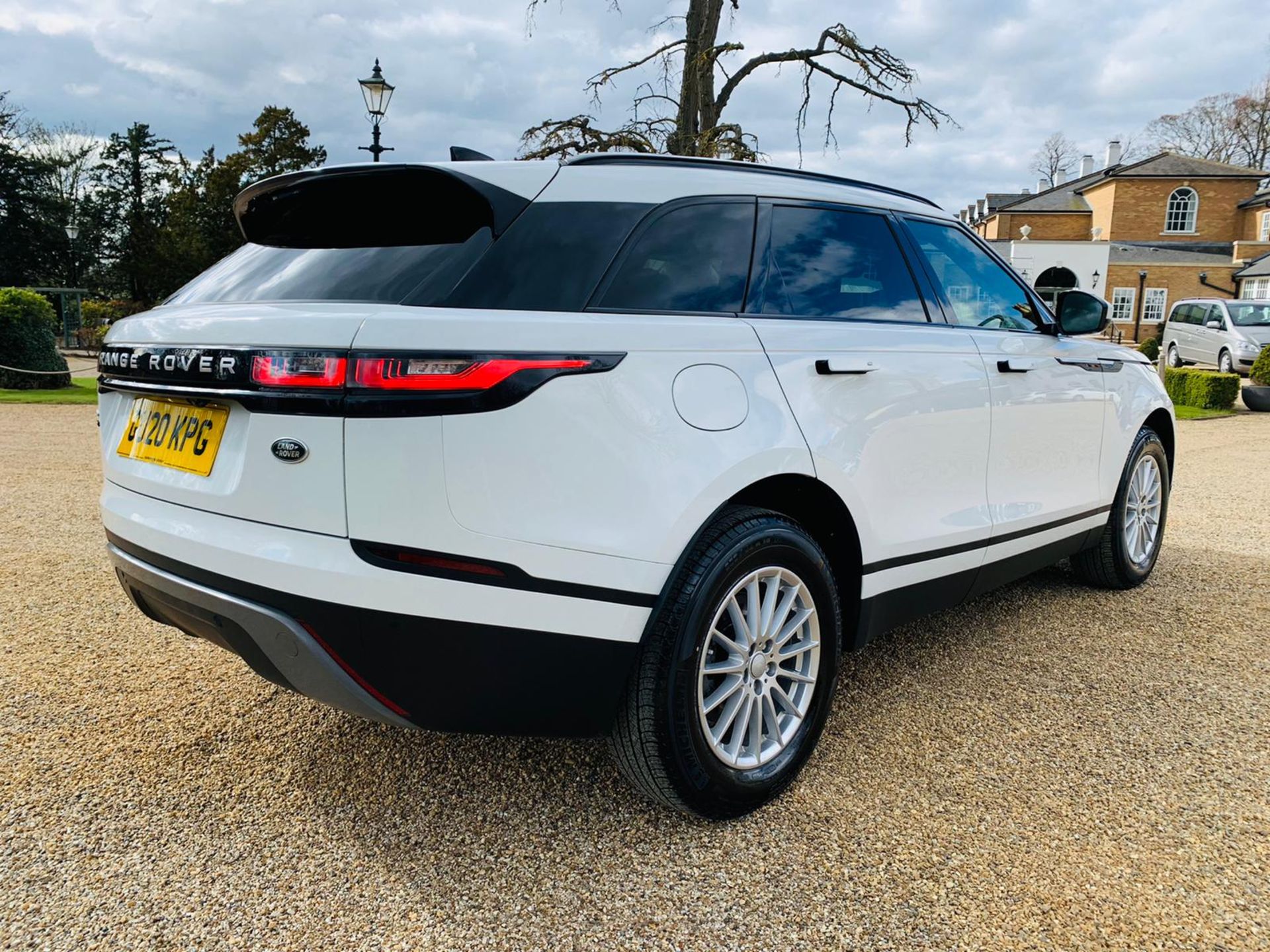 (RESERVE MET) Range Rover Velar 3.0 D300 (296 BHP) Auto - 2020 20 Reg - 1 Owner - ONLY 7k Miles - Image 5 of 30