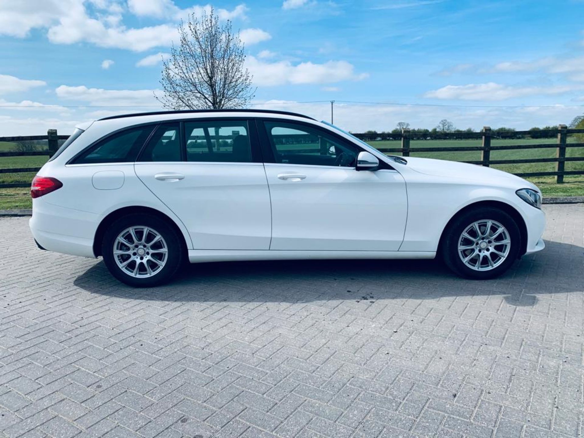 (Reserve Met)Mercedes C200D "Auto"Special Equipment Estate 2017 Model - Reversing Cam- White - Euro - Image 8 of 25