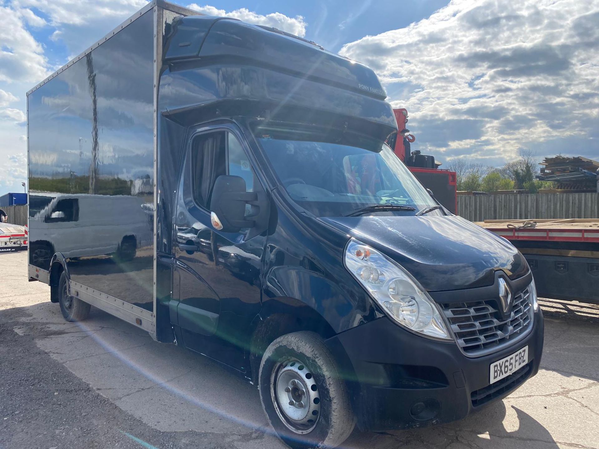 Renault Master 2.3 DCI LWB Luton Maxi Load - 6 Speed - 2016 Model - Sleeper Pod