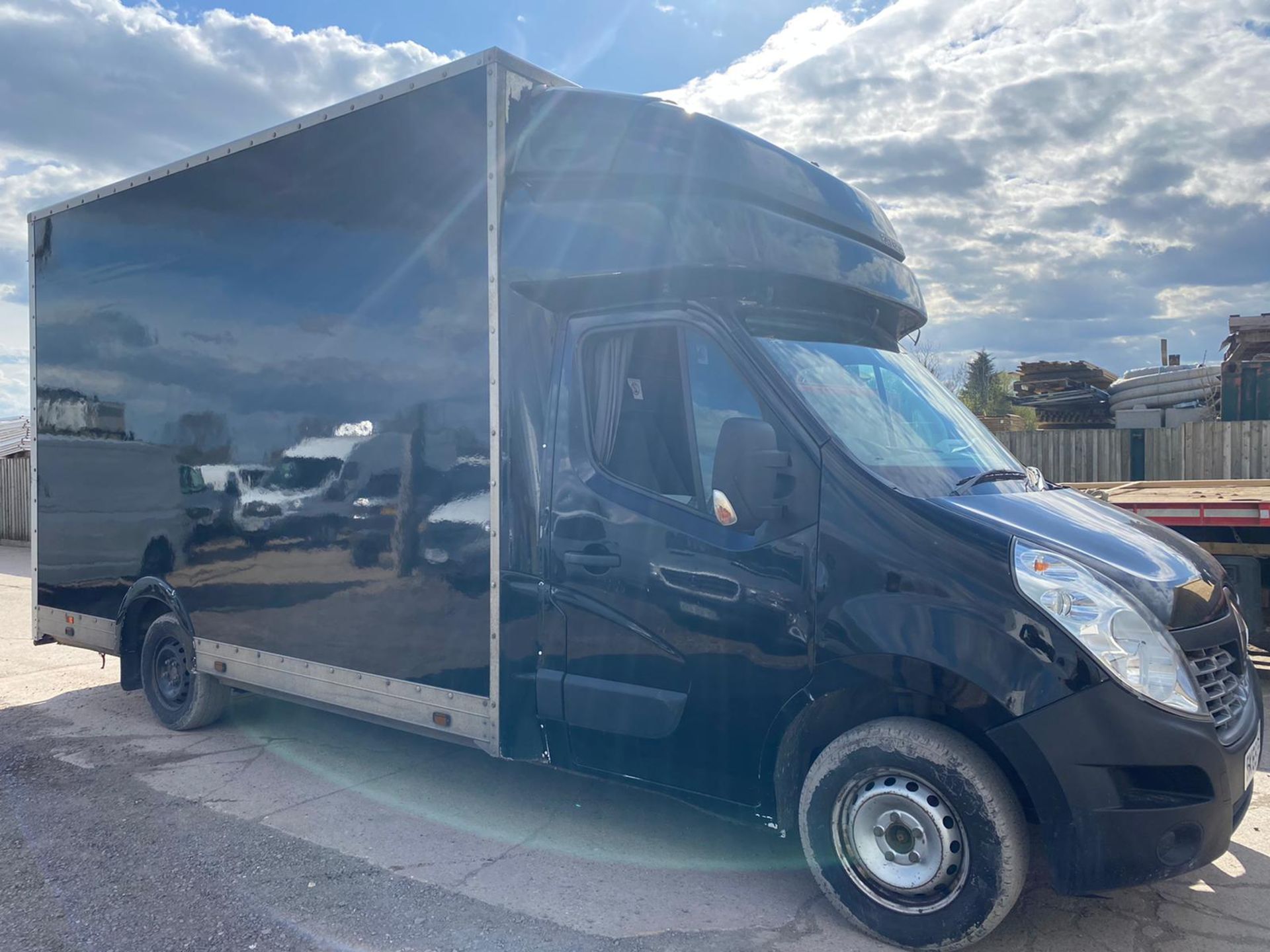 Renault Master 2.3 DCI LWB Luton Maxi Load - 6 Speed - 2016 Model - Sleeper Pod - Image 2 of 16