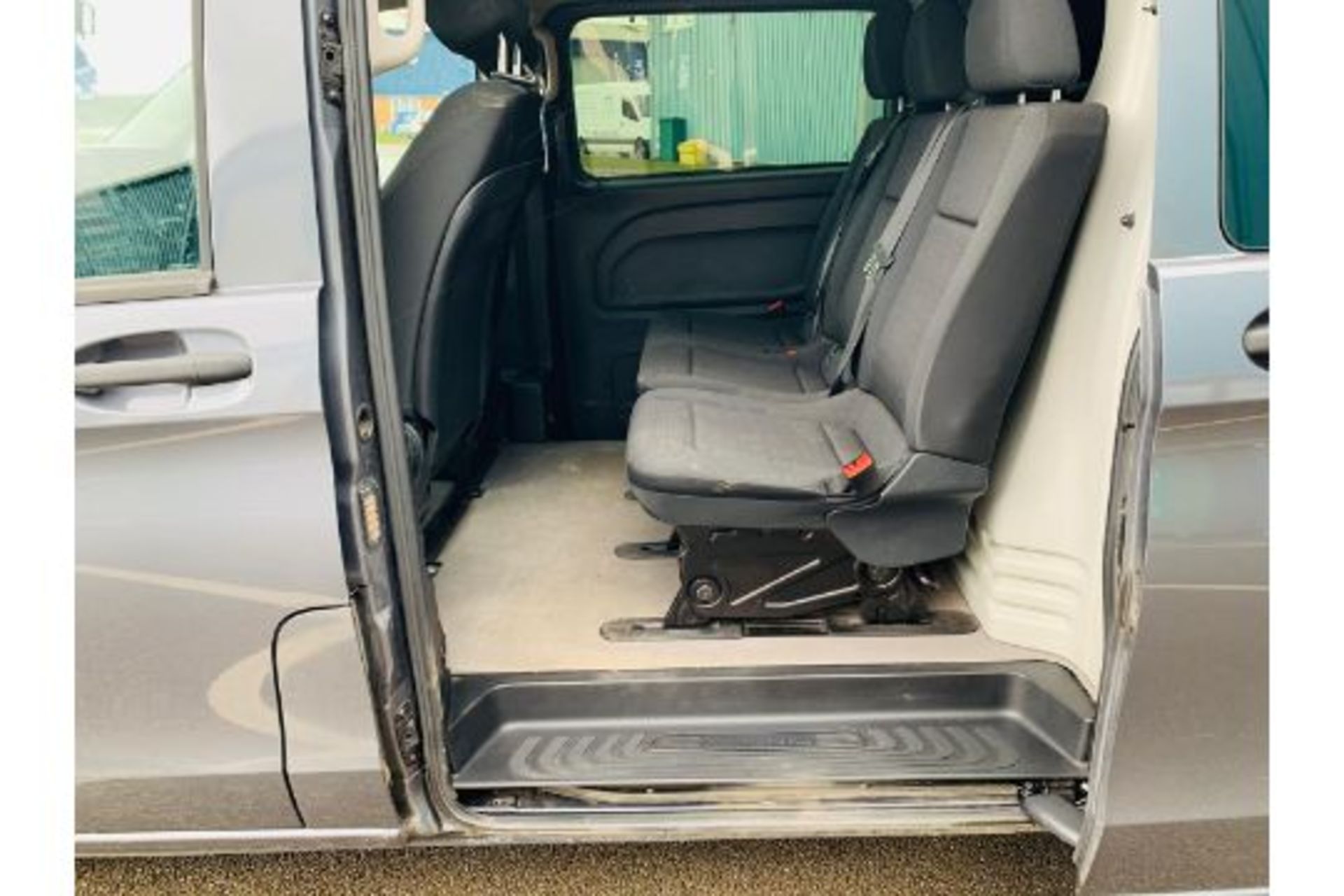 Mercedes Vito 114 Bluetec Dualiner/Crew Van - Auto - Air Con - 2018 Model- 1 Owner From New - Image 11 of 18