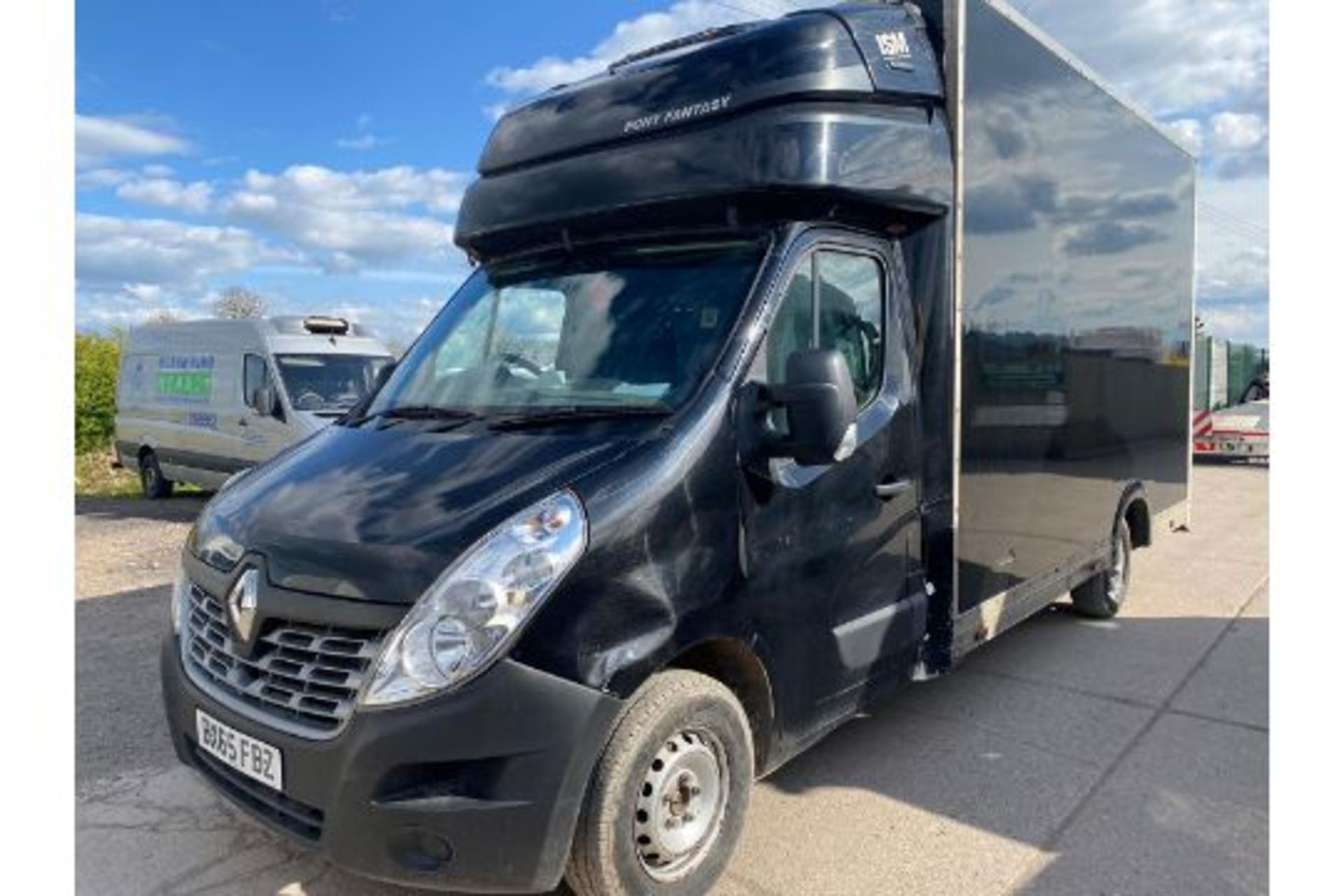 (Reserve Met) Renault Master 2.3 DCI LWB Luton Maxi Load - 6 Speed - 2016 Model - Sleeper Pod - Image 2 of 16